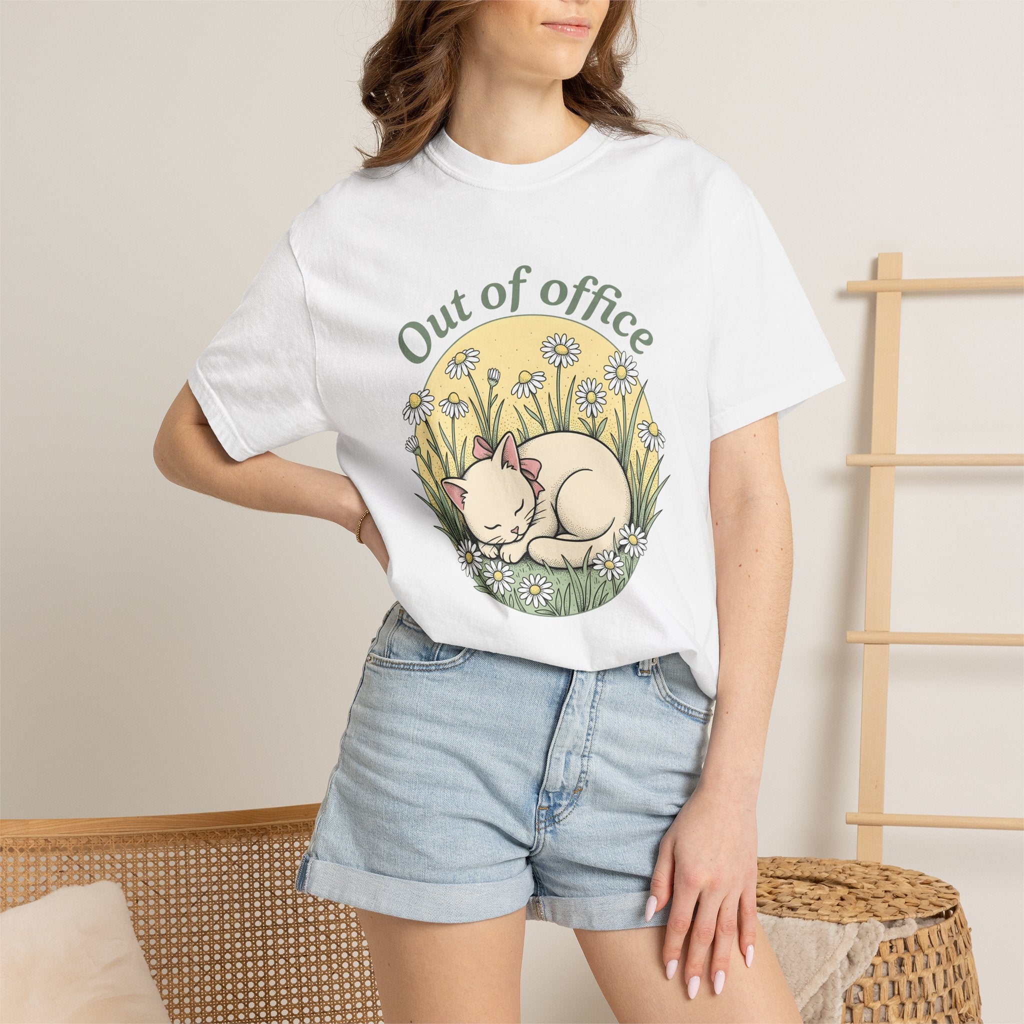 Dozing Cat Shirt Cat Blossoms Gift Women Rustic Tee Kitten T-Shirt Cat Fan Feline Tshirt Floral Graphic Cartoon Spring Flowers Tshirt