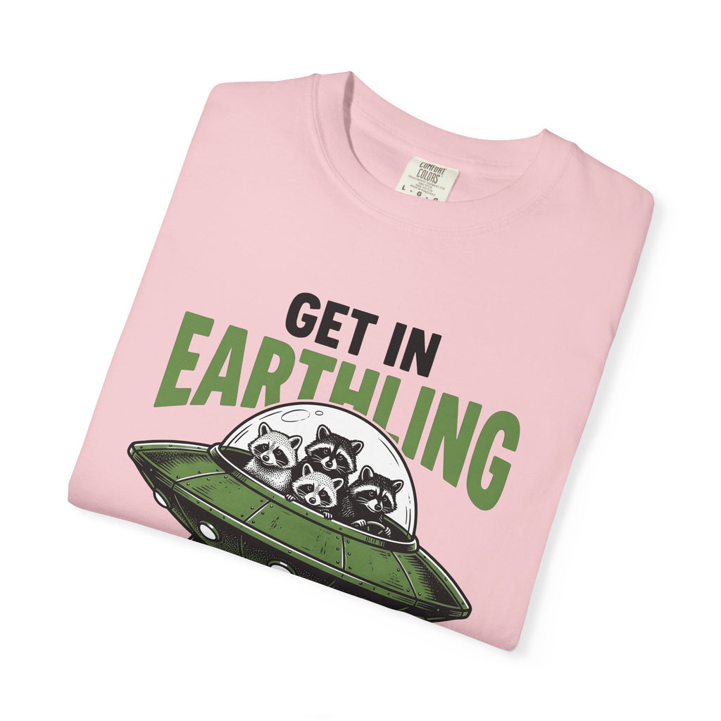 Raccoon Spaceship Shirt Funny Wildlife Gift Women Comic Tee Spacecraft T-Shirt Humor Fan Cartoon Tshirt Animal Graphic Vintage Flying Saucer