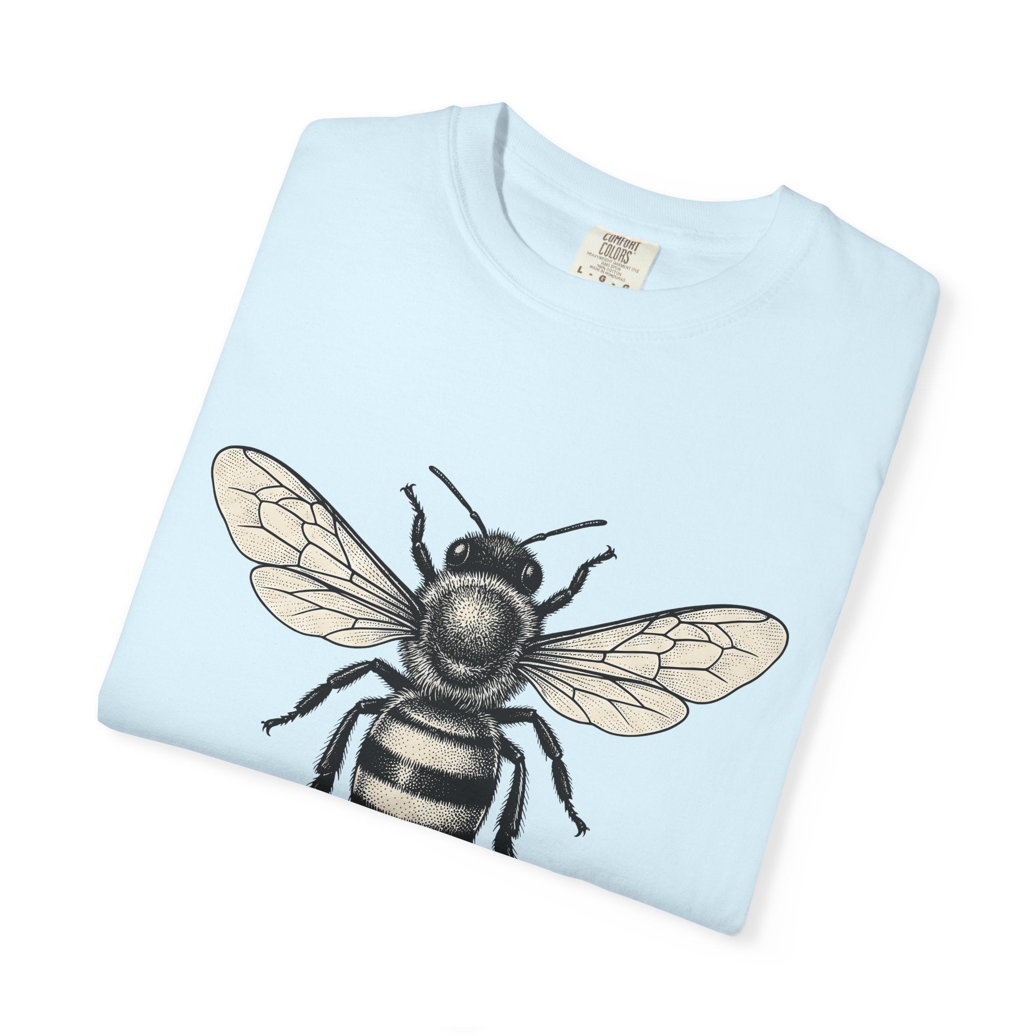 Bee Shirt Animals Nature Gift Women Vintage Tee Honeybee T-Shirt Wildlife Enthusiast Retro Tshirt Environmental Graphic Hand Drawn Wings