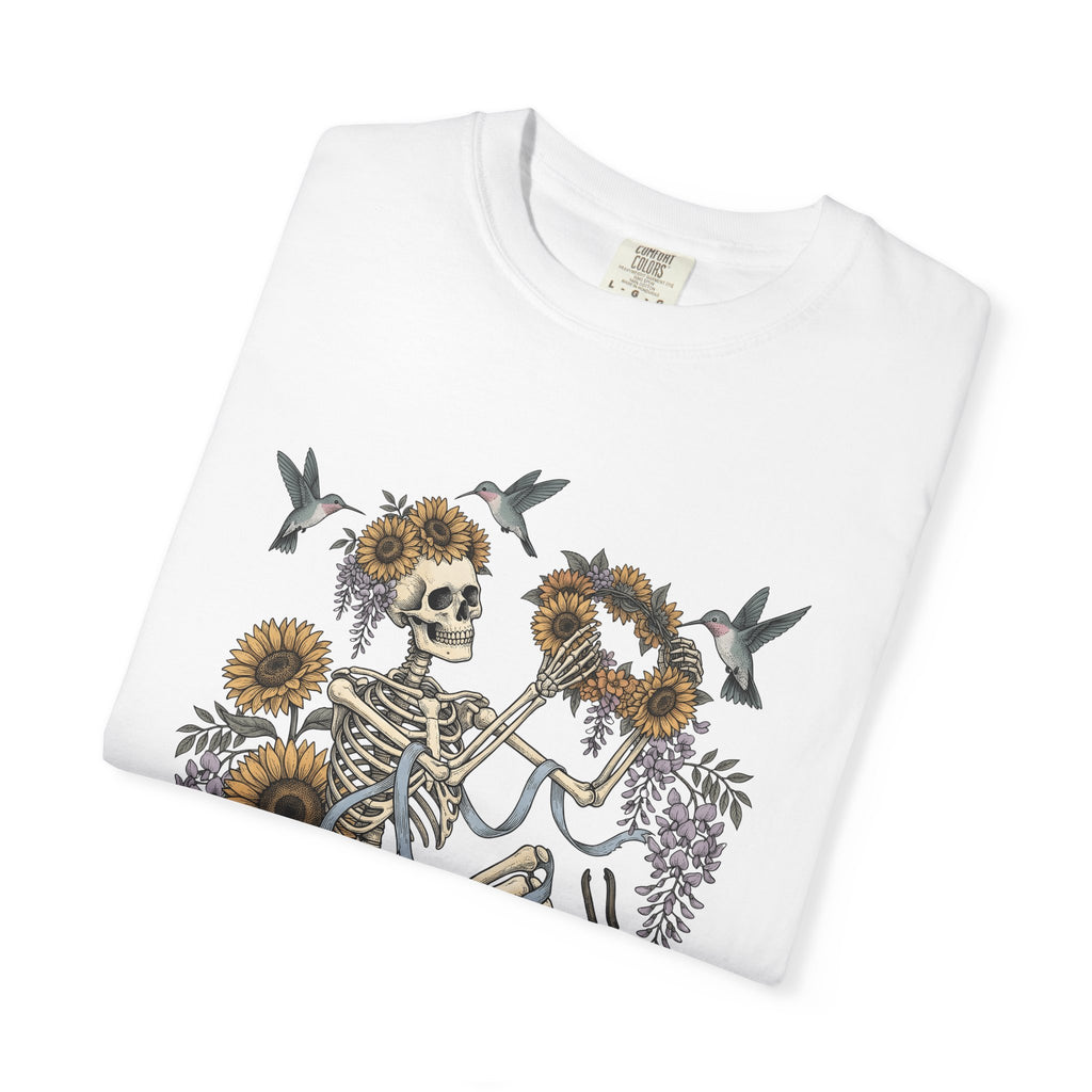 Skull Blossoms Shirt Halloween Garden Gift Women Bohemian Tee Sugar Skull T-Shirt Horror Fan Boho Tshirt Yard Graphic Retro Hummingbird