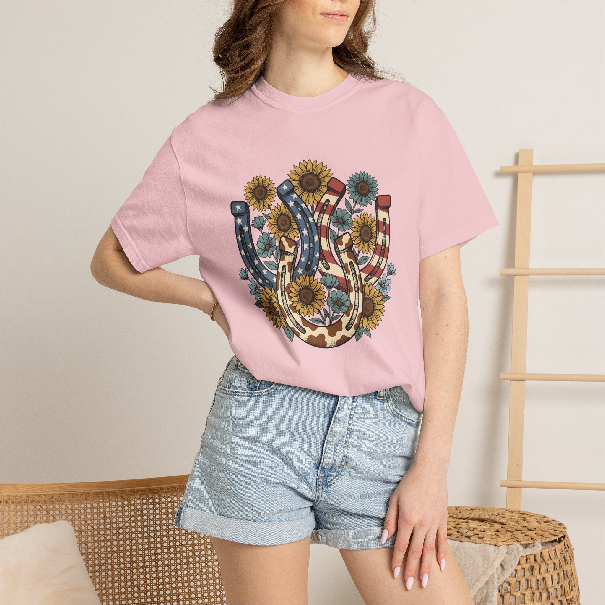 Horseshoe Sunflower Shirt America Frontier Gift Women Folk Tee Sunflower T-Shirt American Fan Folk Art Tshirt Pioneering Graphic Classic