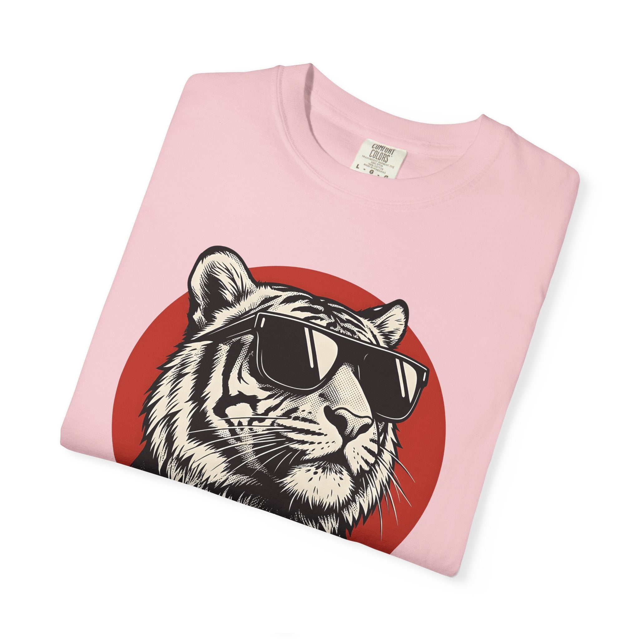 Tiger Shades Shirt Animals Nature Gift Women Modern Graphic Tee Sunglasses T-Shirt Wildlife Fan Cool Tshirt Outdoor Graphic Vintage Red Dot