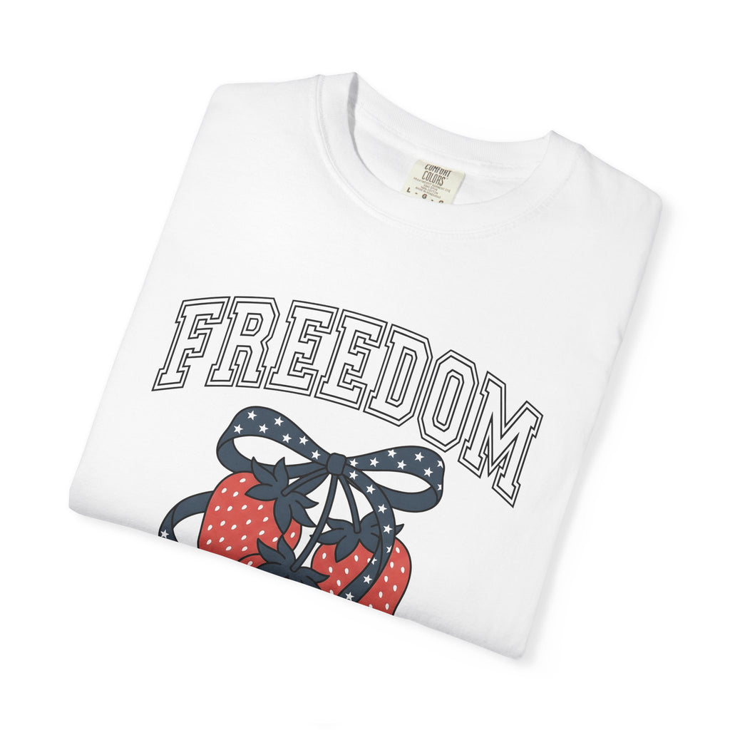 Strawberry Bouquet Shirt America Patriotic Gift Women Vintage Tee Flower Arrangement T-Shirt American Fan Distressed Tshirt Patriotic