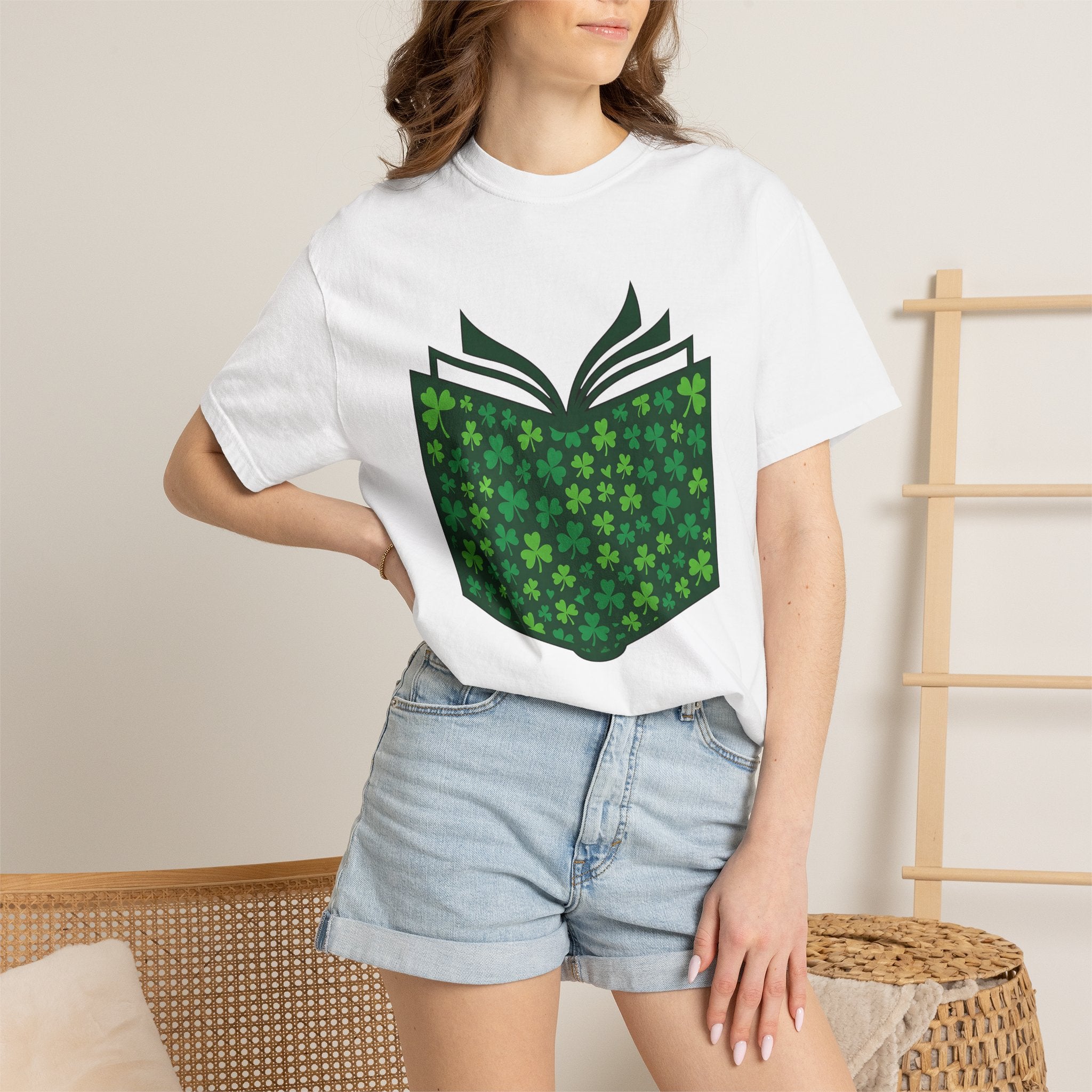 Lucky Shamrock Book Shirt St Patrick's Day Books Gift Women Vintage Tee Book T-Shirt St Patricks Fan Retro Tshirt Literary Graphic Flat