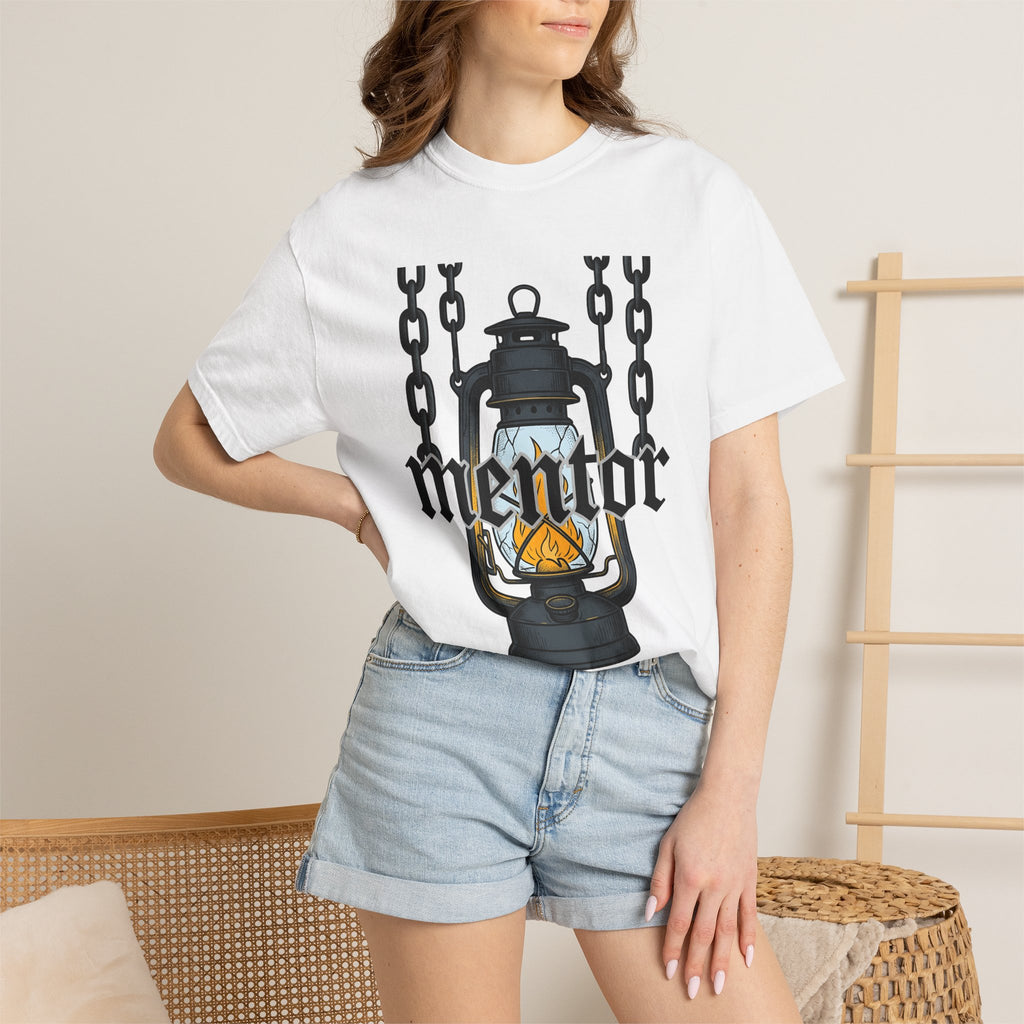 Lantern Graphic Shirt Nurses Appreciation Gift Women Vintage Tee Lamp T-Shirt Nurse Enthusiast Retro Tshirt Gratitude Graphic Hand Drawn