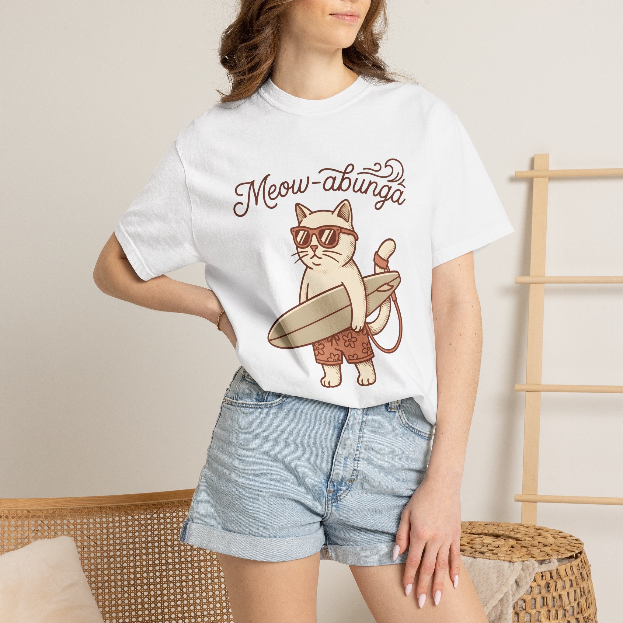 Kitty Surfer Shirt Cat Shore Gift Women Line Art Tee Cat T-Shirt Feline Fan Minimalist Tshirt Beach Graphic Classic Cool Glasses Tshirt