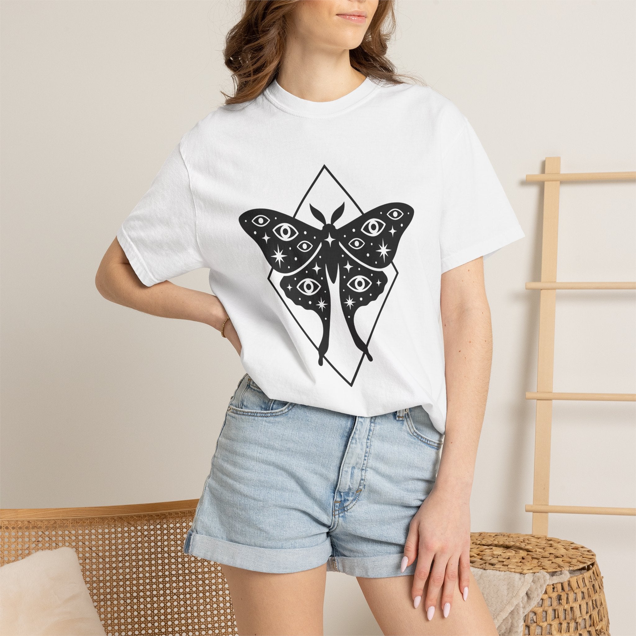 Moth Illustration Shirt Boho Chic Astrology Gift Women Magical Tee Moth T-Shirt Bohemian Fan Mystical Tshirt Zodiac Graphic Simple Sparkles