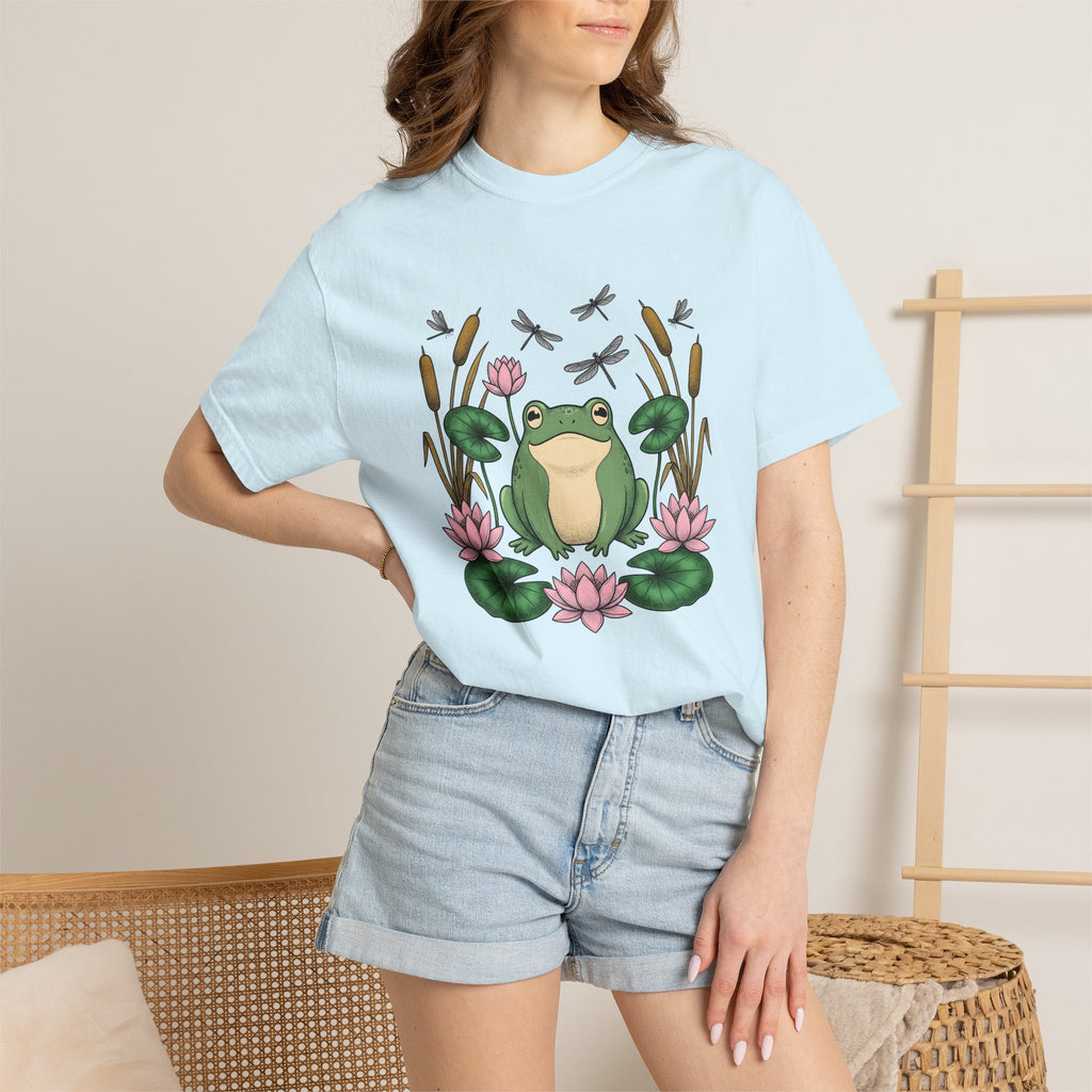 Frog Water Lily Shirt Animals & Flowers Wildlife Gift Women Floral Tee Toad T-Shirt Animal Fan Botanical Tshirt Wildlife Graphic Retro