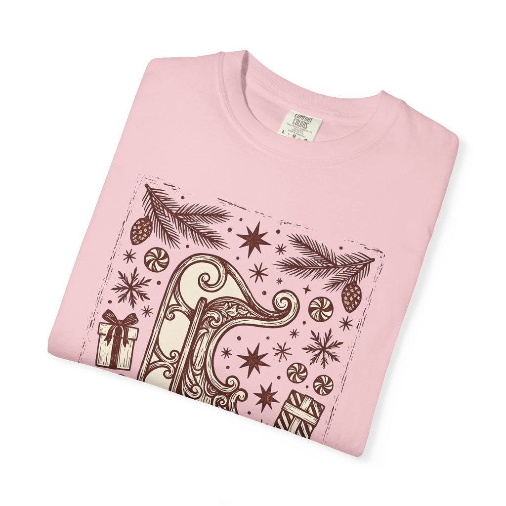 Santa Sleigh Shirt Christmas Holiday Gift Women Vintage Tee Sleigh Bell T-Shirt Xmas Fan Christmas Tree Tshirt Seasonal Graphic Hand Drawn