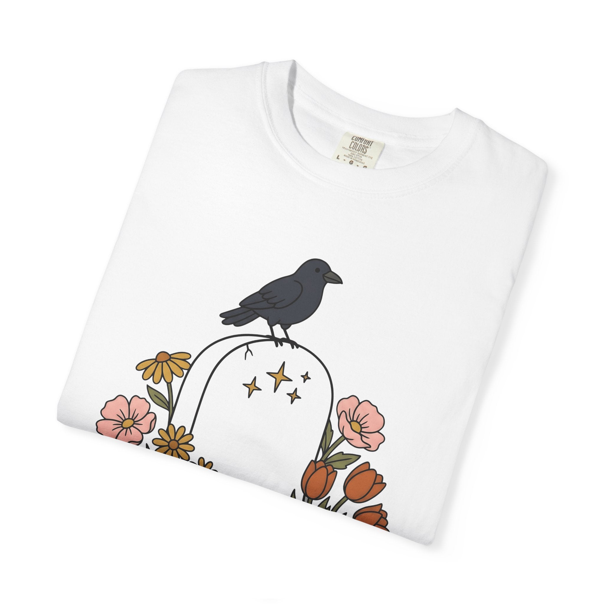 Crow Tombstone Shirt Halloween Gothic Gift Women Bold Graphic Tee Raven T-Shirt Horror Fan Dark Art Tshirt Gothic Illustration Minimal