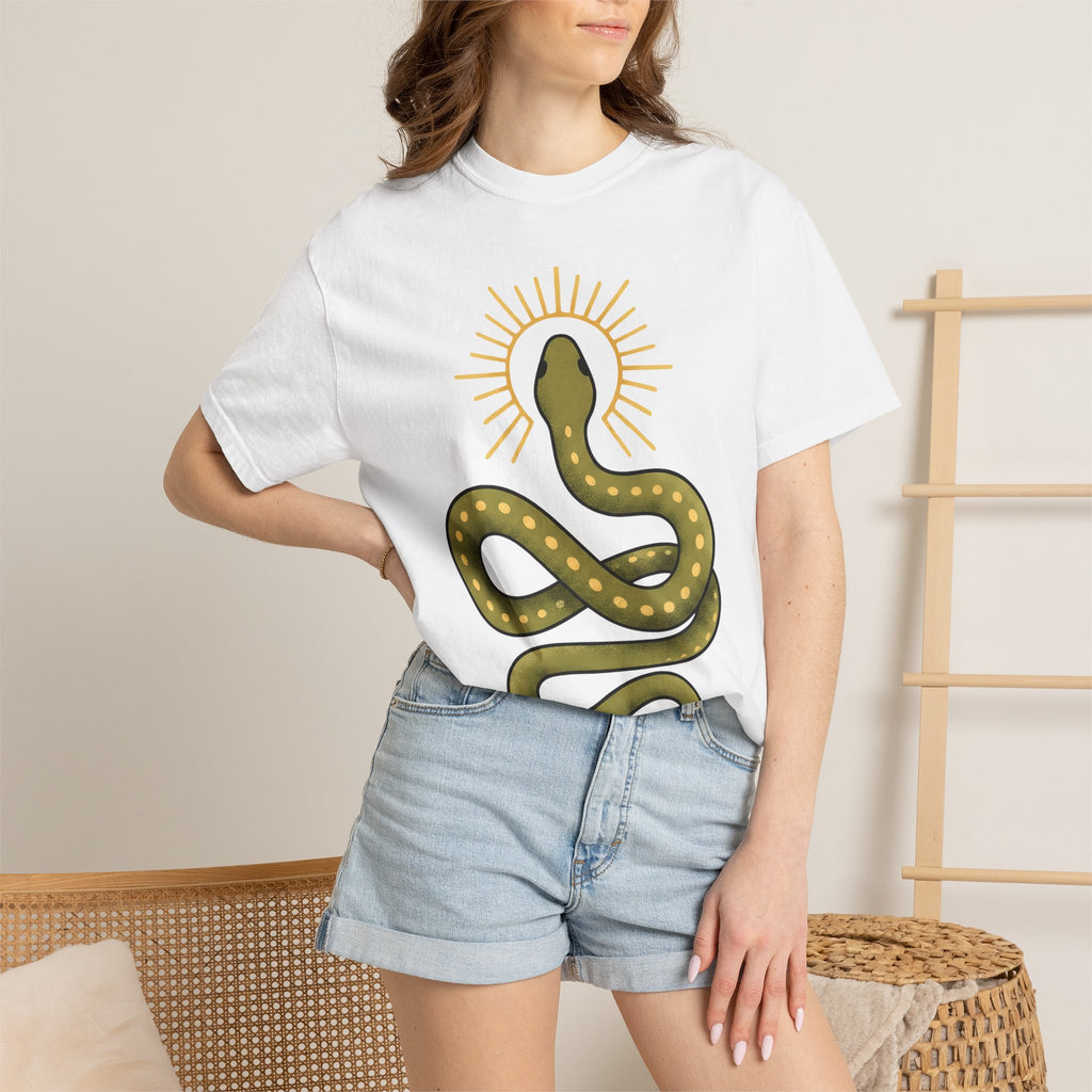 Snake Design Shirt Animal Magical Gift Women Hippie Tee Serpent T-Shirt Animal Fan Boho Tshirt Mystical Graphic Simple Rays Tshirt