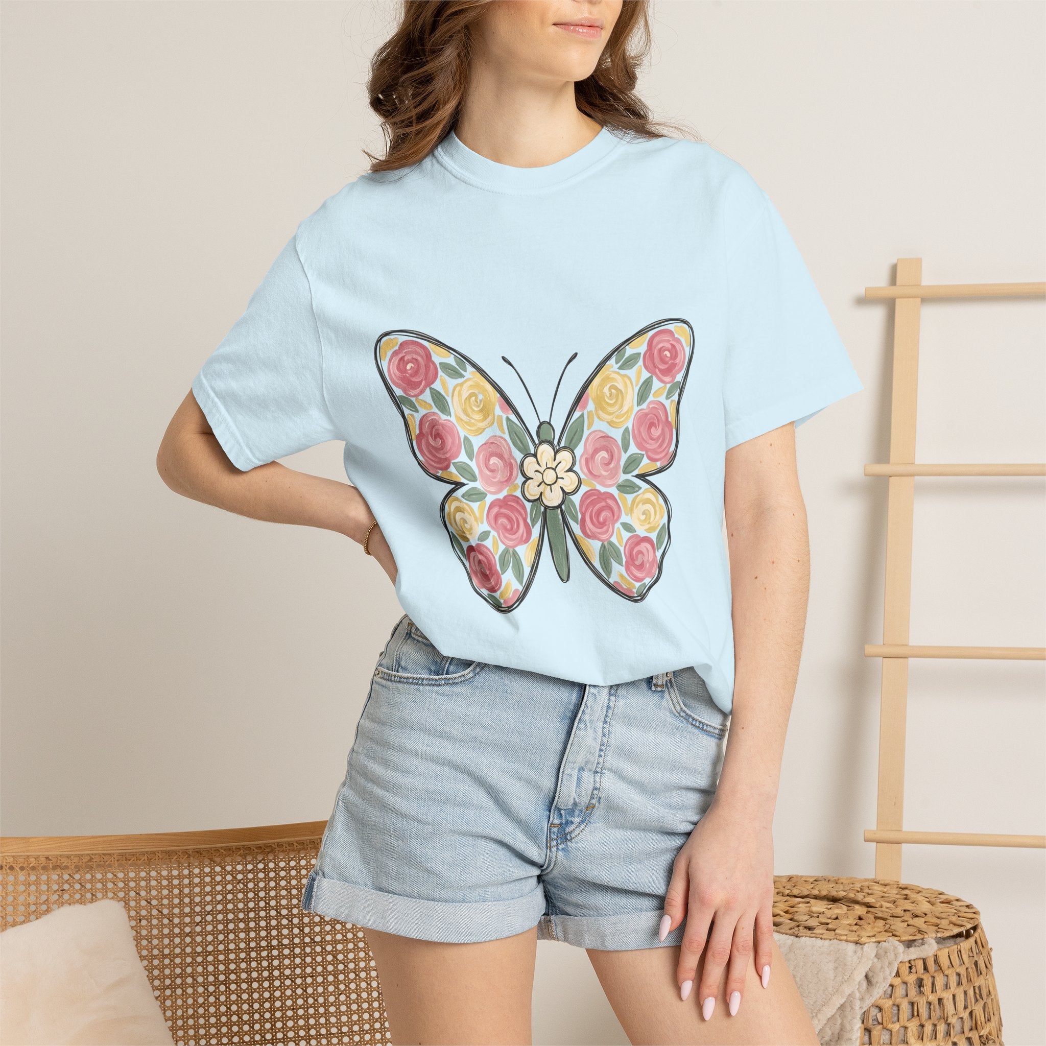Flower Butterfly Shirt Easter Outdoors Gift Women Rustic Tee Butterfly T-Shirt Spring Fan Vintage Tshirt Camping Graphic Doodle Red Rose