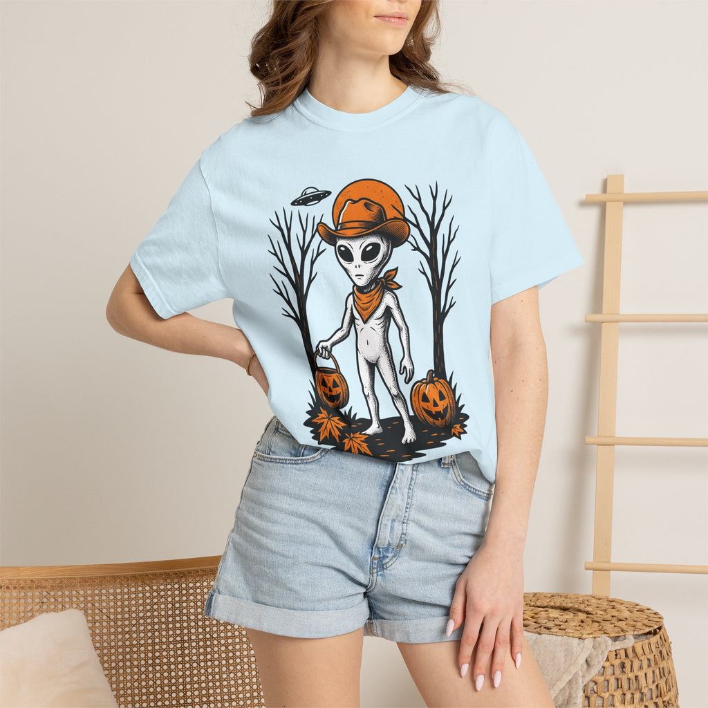Alien Wrangler Shirt Halloween Futuristic Gift Women Weathered Tee Alien Handler T-Shirt Horror Fan Distressed Tshirt Sci Fi Graphic