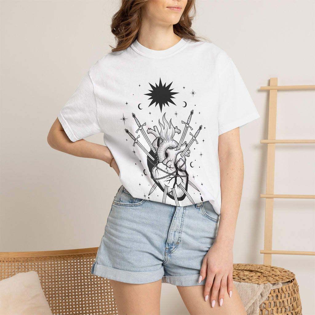 Heart Swords Shirt Boho Chic Mysticism Gift Women Old School Tee Sword T-Shirt Bohemian Enthusiast Retro Tshirt Spiritual Graphic Mysterious