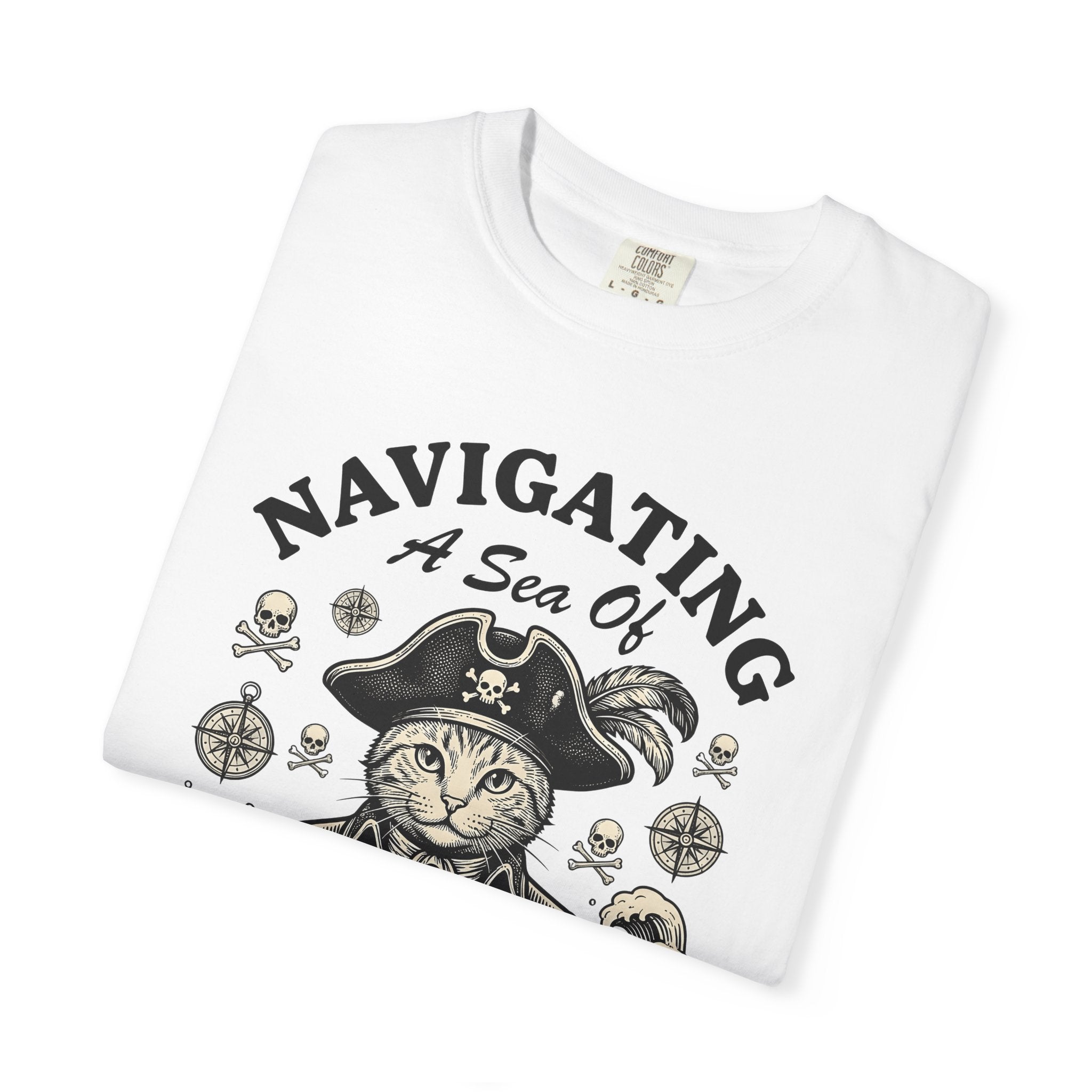 Buccaneer Cat Shirt Cat Comedy Gift Women Retro Tee Pirate Cat T-Shirt Cat Fan Swashbuckler Tshirt Humor Graphic Doodle Ship Helm Tshirt