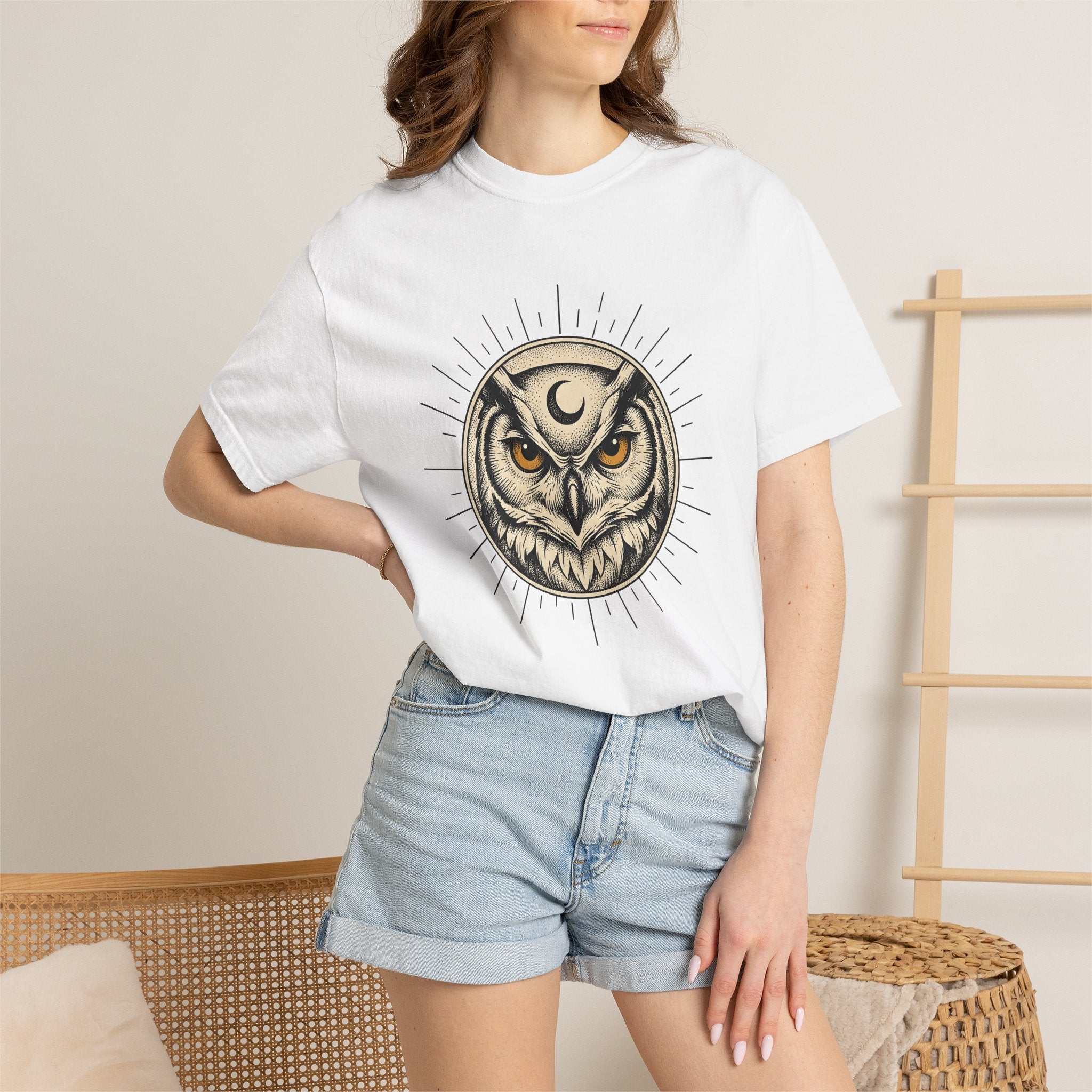 Owl Night Shirt Boho Chic Wildlife Gift Women Magical Tee Owl T-Shirt Bohemian Fan Mystical Tshirt Animal Graphic Retro Rays Tshirt