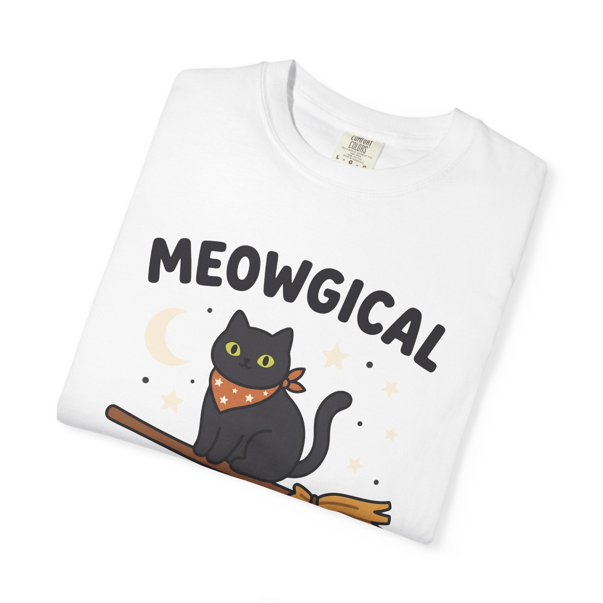 Black Cat Broom Shirt Halloween Cat Gift Women Cute Tee Witch Broomstick T-Shirt Halloween Fan Kitty Graphic Cat Lady Illustration Cartoon