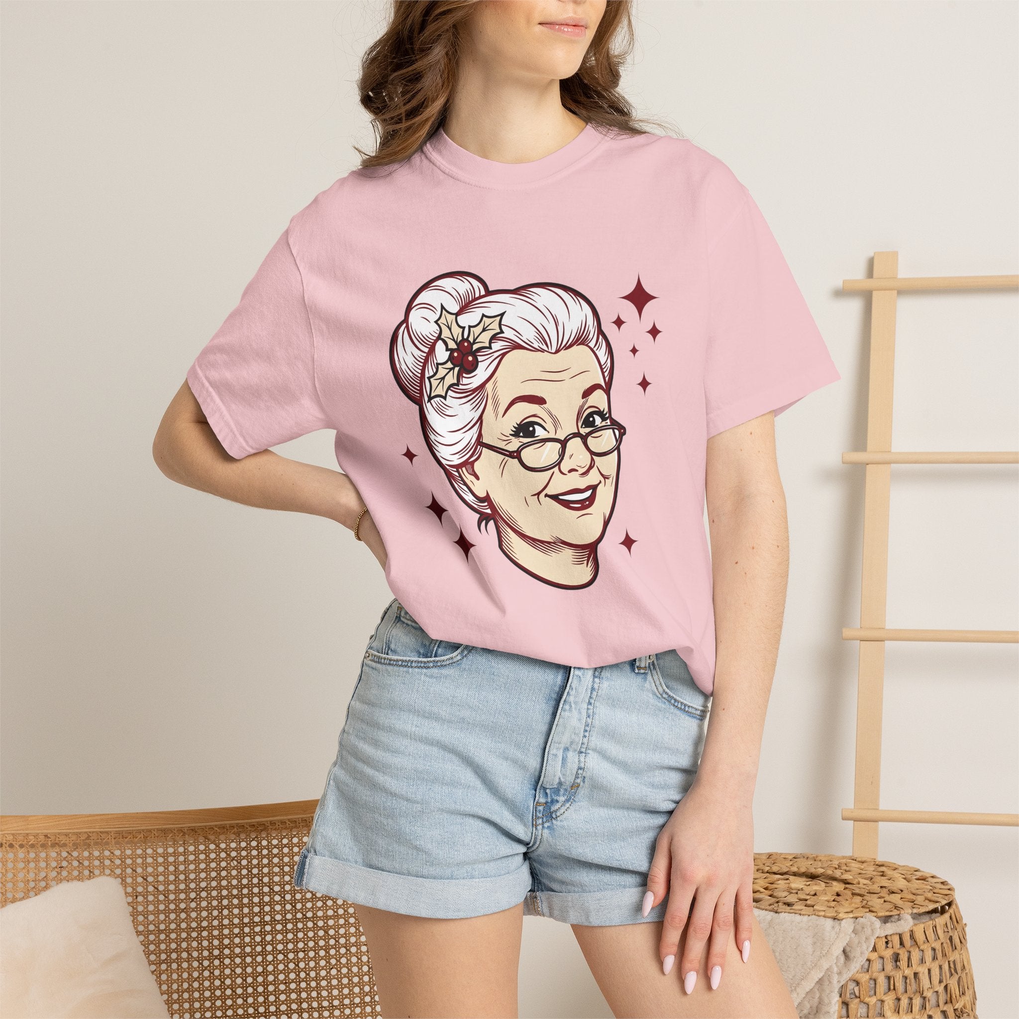 Mrs Claus Shirt Christmas Holiday Gift Women Cartoon Tee Santa Claus T-Shirt Christmas Fan Santa Tshirt Winter Graphic Vintage Holly Tshirt