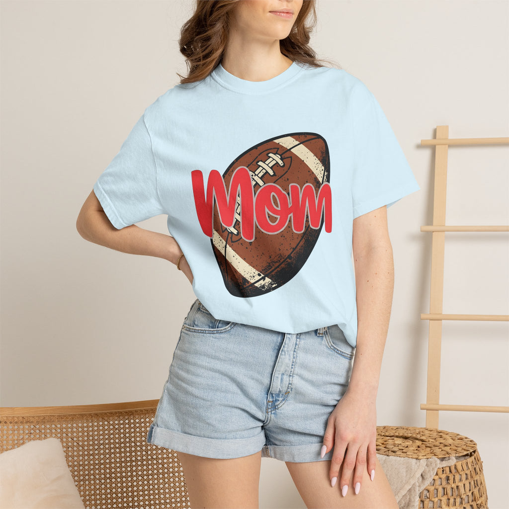 Football Graphic Shirt Moms Football Gift Women Distressed Tee Soccer T-Shirt Mom Fan Vintage Tshirt Gridiron Graphic Retro Sports Ball