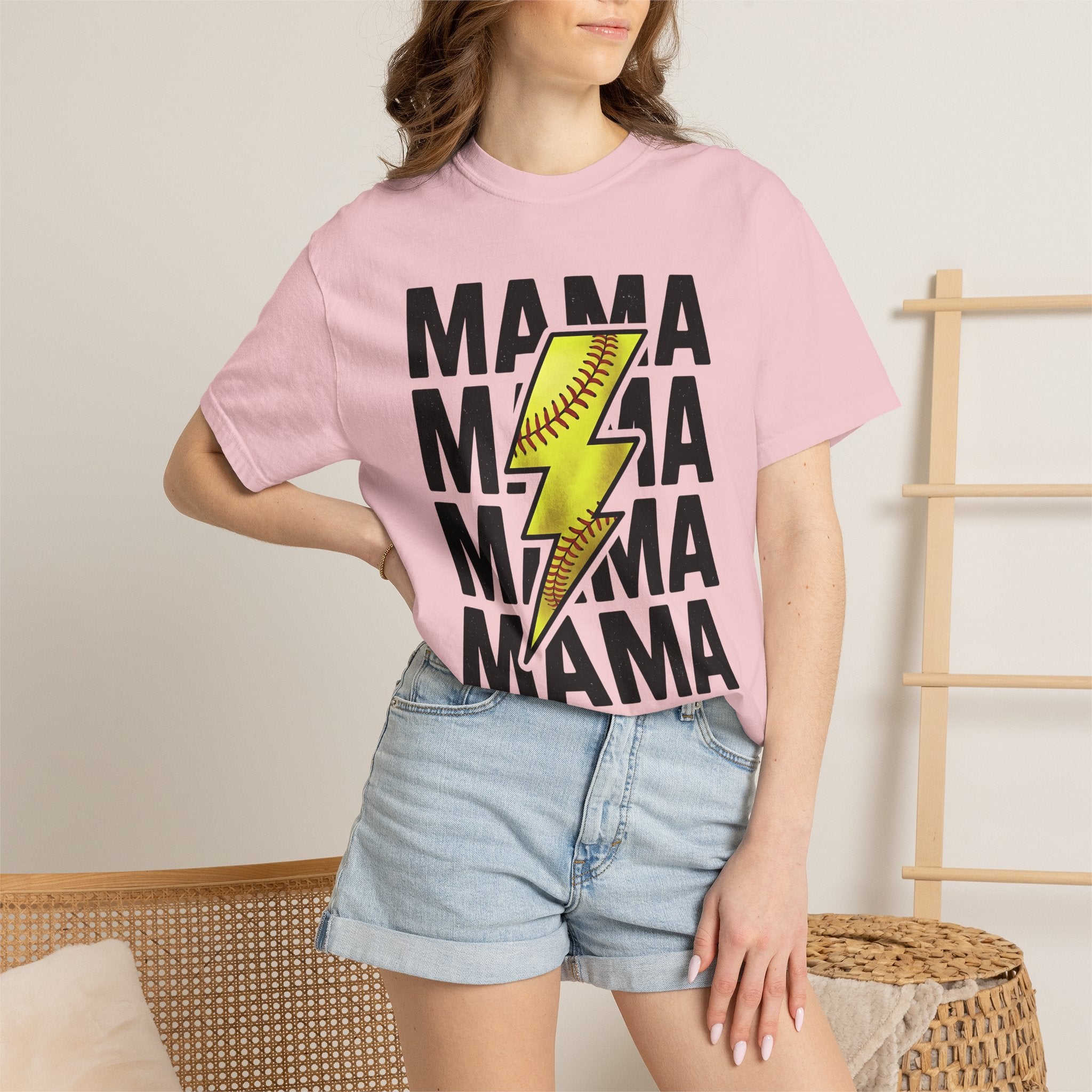 Softball Flash Bolt Shirt Moms Workout Gift Women Heavy Tee Fastpitch T-Shirt Mom Enthusiast Grunge Tshirt Fitness Graphic Retro Seam Tshirt