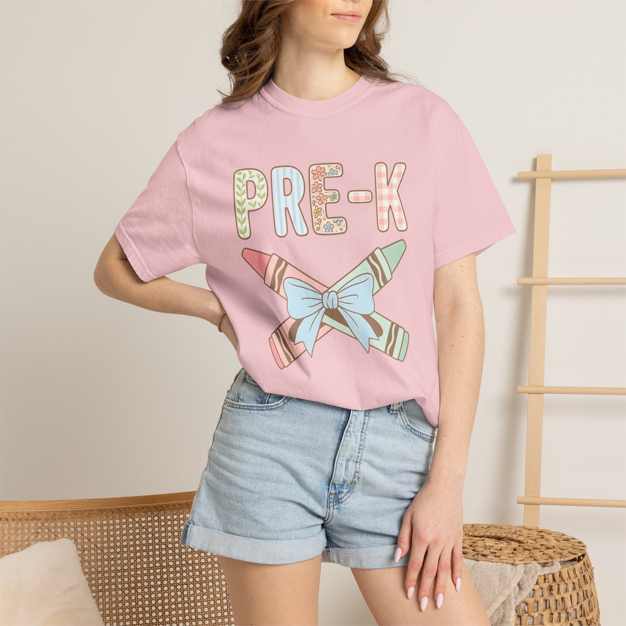 Crayon Bow Shirt Teachers School Gift Women Soft Colors Tee Crayon Ribbon T-Shirt Educator Enthusiast Pastel Tshirt Classroom Graphic Anime
