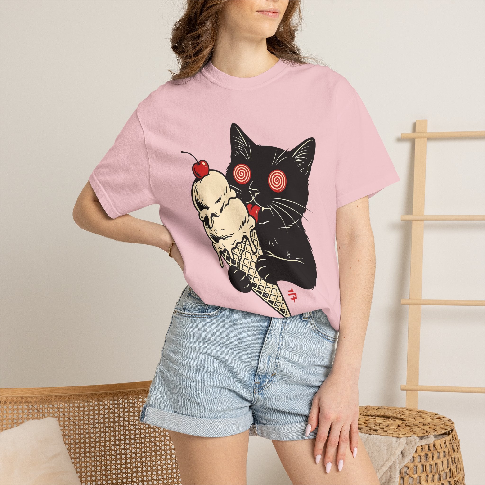 Black Cat Shirt Cat Food Gift Women Bold Graphic Tee Kitty T-Shirt Cat Fan Graphic Design Illustration Retro Ice Cream Cone Tshirt