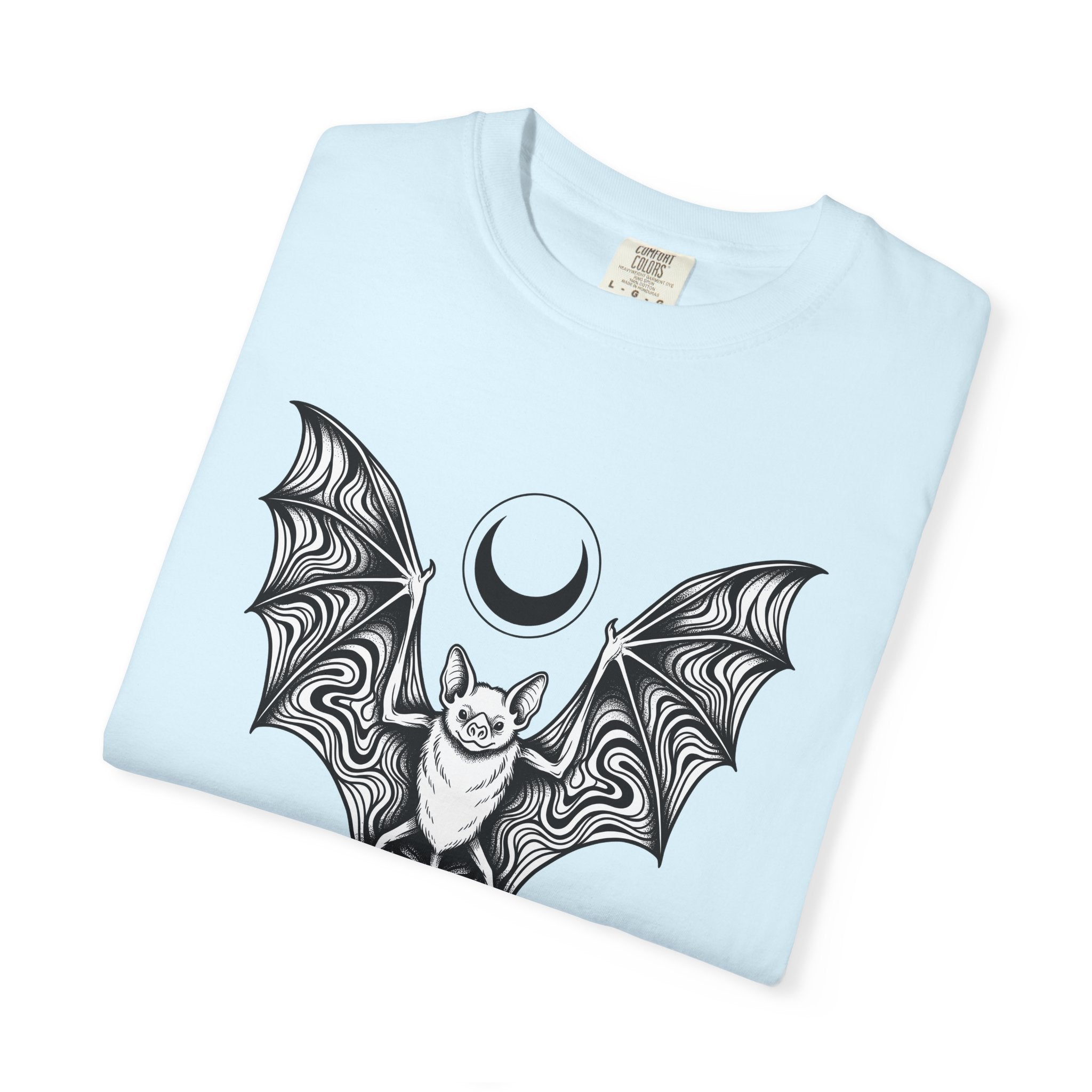 Bat Illustration Shirt Gothic Holiday Gift Women Dark Tee Flying Creature T-Shirt Goth Fan Grunge Tshirt Halloween Graphic Trippy Half Moon