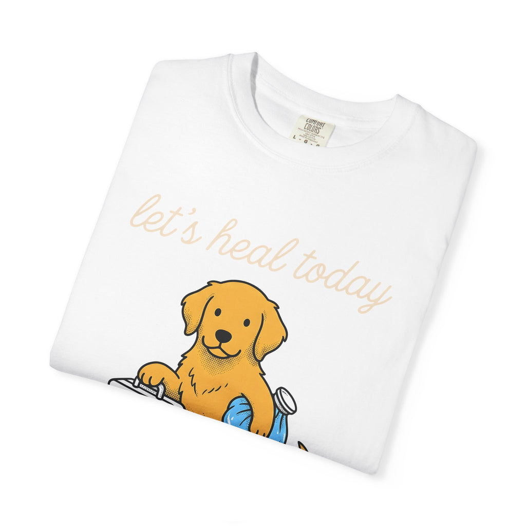 Golden Retriever Shirt Nurses Dog Gift Women Cartoon Tee Retriever T-Shirt Nurse Enthusiast Caricature Tshirt Dog Graphic Hand Drawn Medical