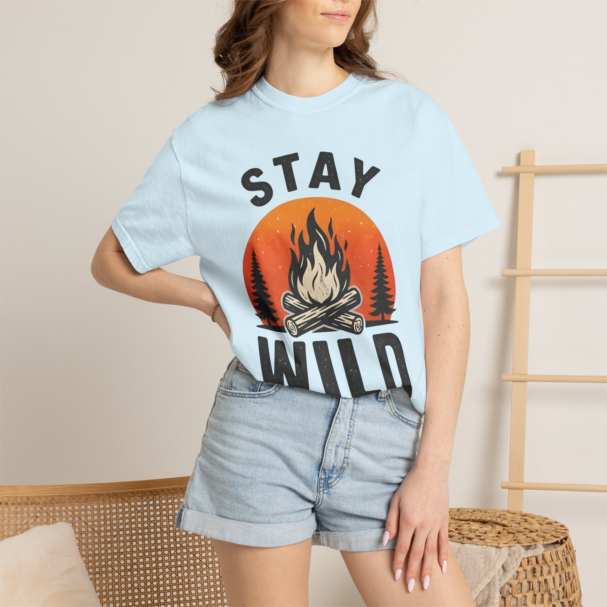 Campfire Graphic Shirt Camping Nature Gift Women Vintage Tee Bonfire T-Shirt Camper Fan Distressed Tshirt Wilderness Graphic Retro Pine