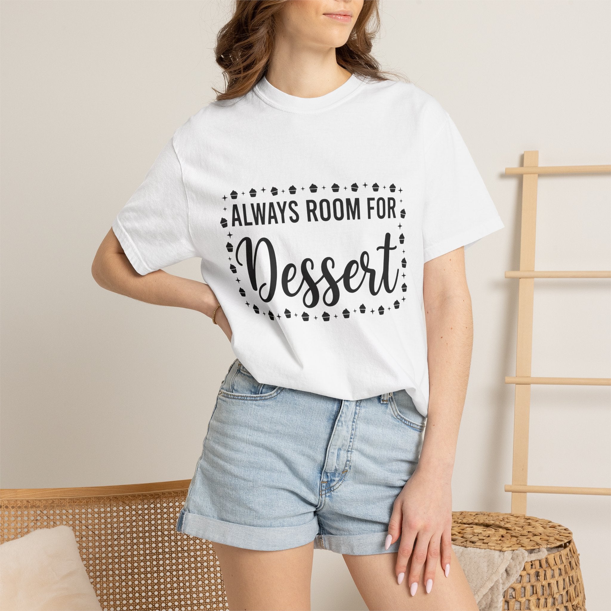 Cupcake Graphic Shirt Desserts Foodie Gift Women Modern Tee Muffin T-Shirt Pastry Fan Simple Tshirt Food Graphic Minimalist Stars Tshirt