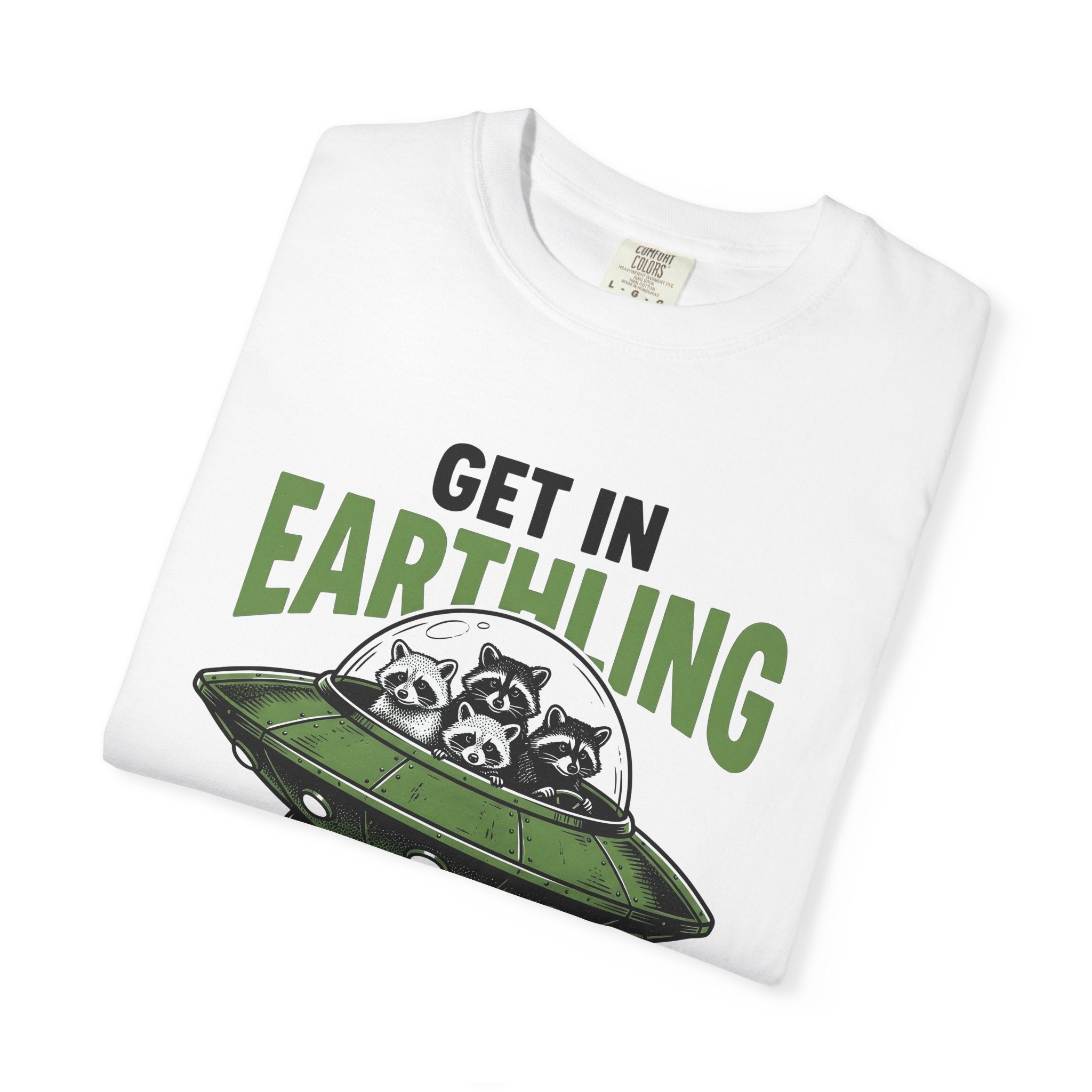 Raccoon Spaceship Shirt Funny Wildlife Gift Women Comic Tee Spacecraft T-Shirt Humor Fan Cartoon Tshirt Animal Graphic Vintage Flying Saucer
