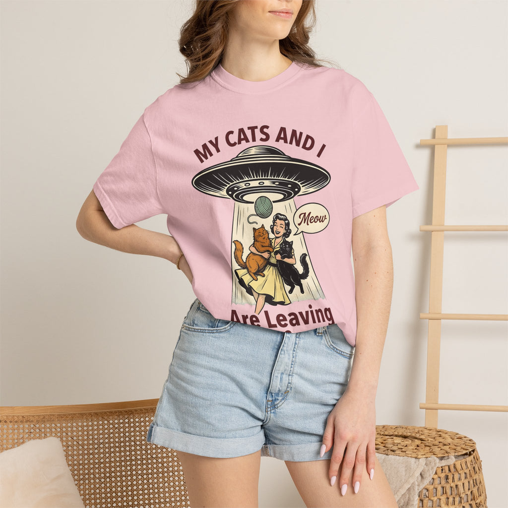 Woman Feline Spaceship Shirt Cat Universe Gift Women Line Art Tee Kitty Astronaut T-Shirt Feline Fan Illustrated Graphic Tshirt Minimalist