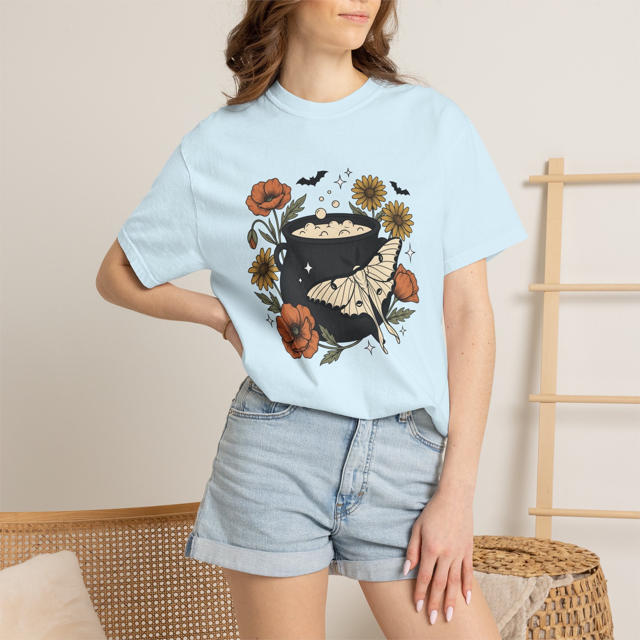 Magic Pot Shirt Halloween Sorcery Gift Women Bohemian Tee Cauldron T-Shirt Spooky Fan Witchcraft Tshirt Magic Graphic Retro Luna Butterfly
