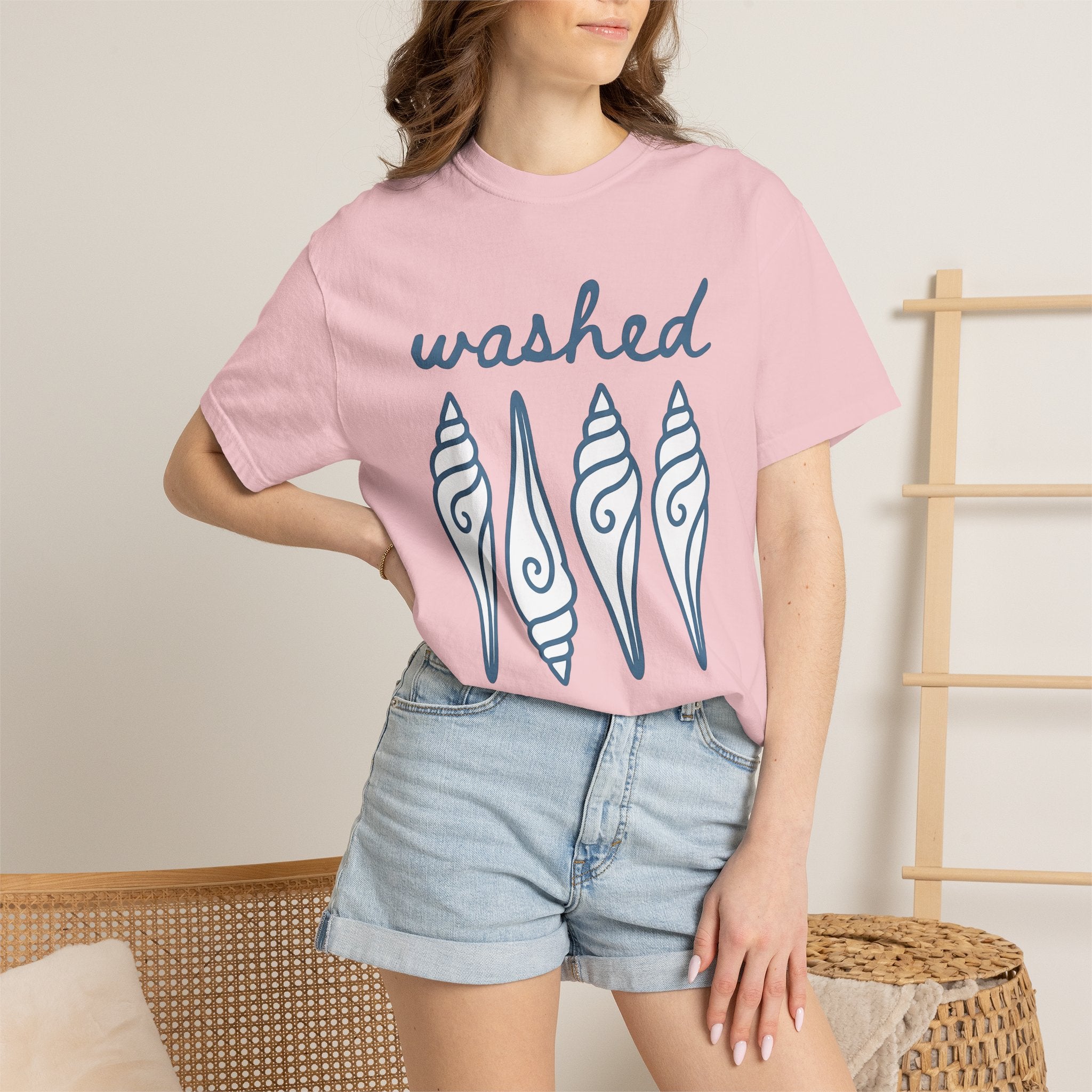 Shell Design Shirt Beach Ocean Gift Women Simple Tee Seashell T-Shirt Coast Fan Sea Graphic Contemporary Shore Tshirt