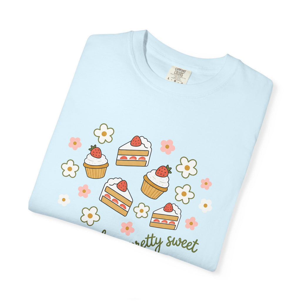 Strawberry Cake Shirt Desserts Pastry Gift Women Cute Tee Birthday Cake T-Shirt Sweets Fan Cute Tshirt Bakery Graphic Sketch Cupcake Tshirt