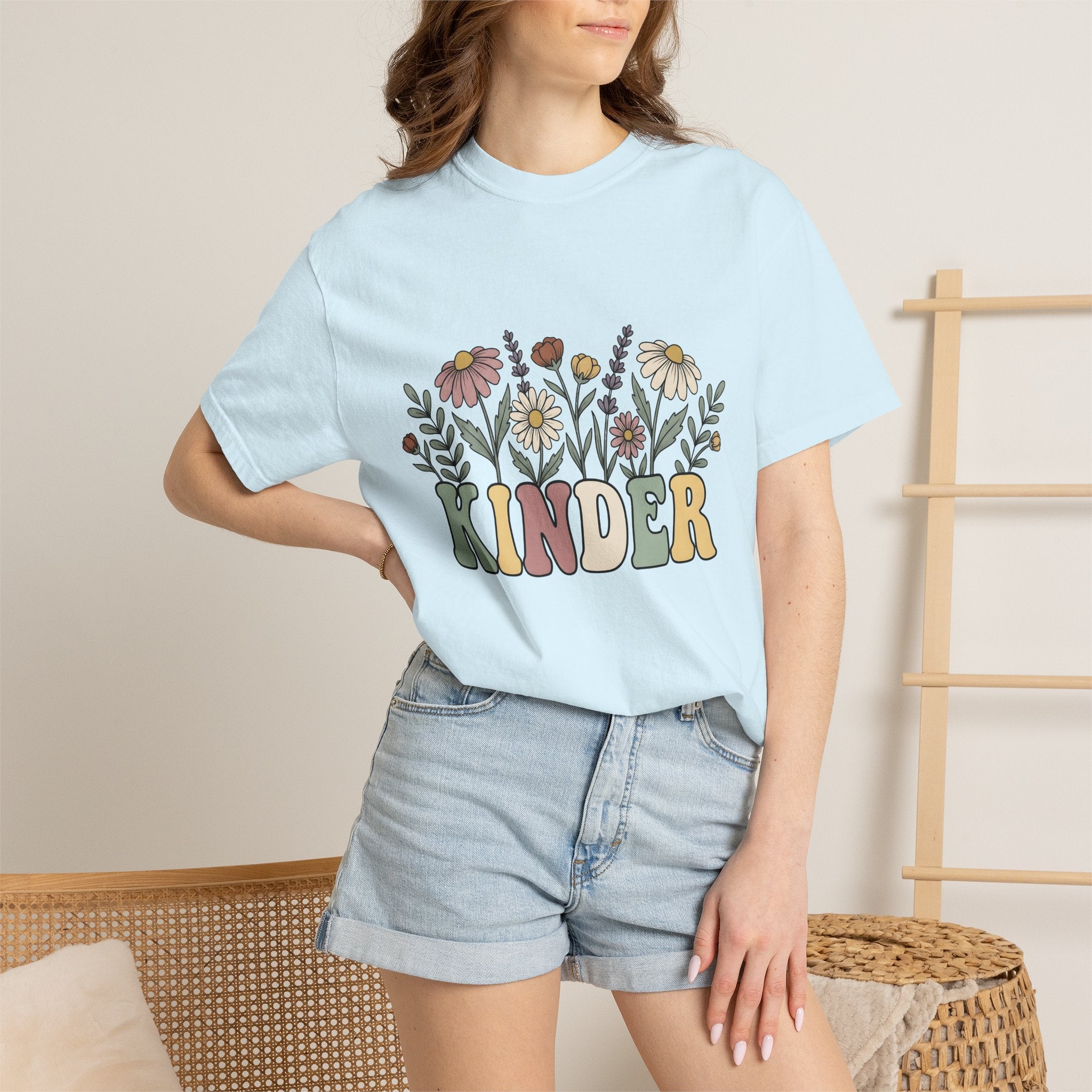 Daisy Flower Graphic Shirt Teacher Positivity Gift Women Boho Tee Flower T-Shirt Educator Enthusiast Hippie Tshirt Optimistic Graphic Retro