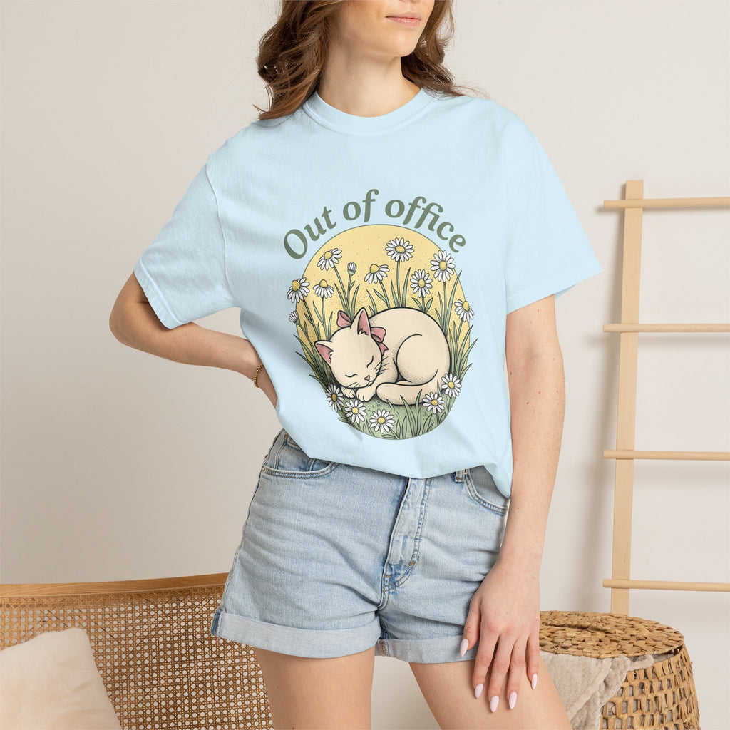Dozing Cat Shirt Cat Blossoms Gift Women Rustic Tee Kitten T-Shirt Cat Fan Feline Tshirt Floral Graphic Cartoon Spring Flowers Tshirt