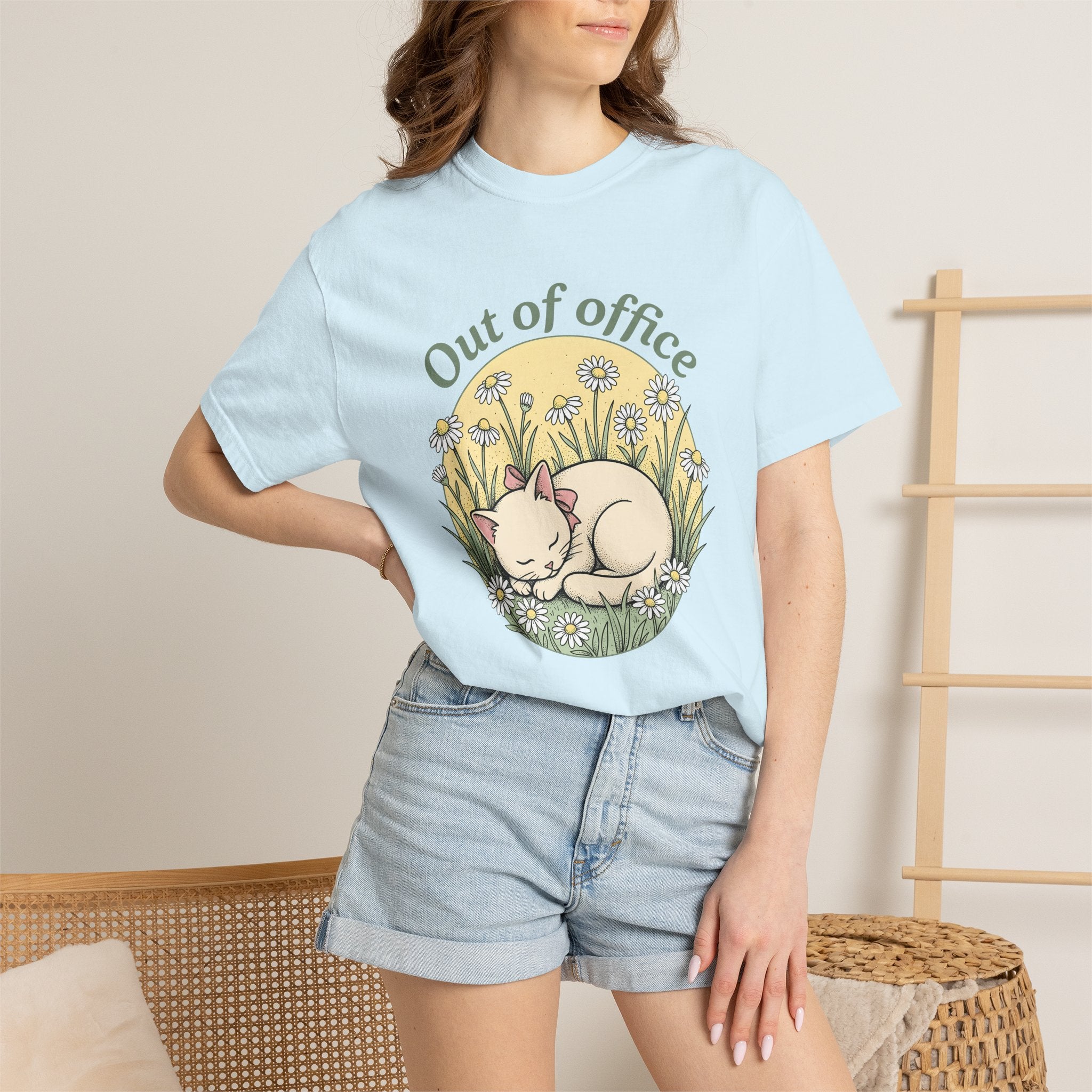 Dozing Cat Shirt Cat Blossoms Gift Women Rustic Tee Kitten T-Shirt Cat Fan Feline Tshirt Floral Graphic Cartoon Spring Flowers Tshirt