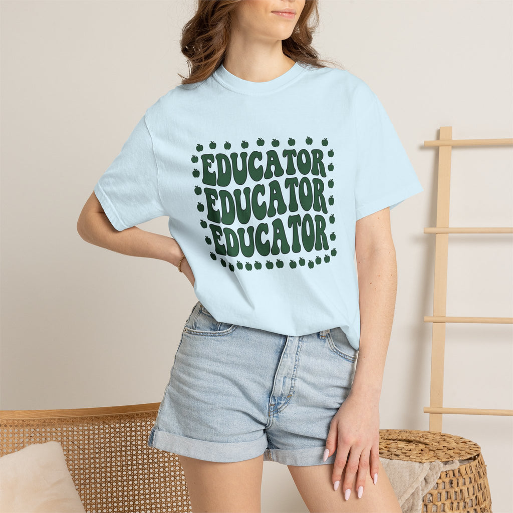 Apple Graphic Shirt Teachers School Gift Women Groovy Tee Apple T-Shirt Educator Enthusiast Psychedelic Tshirt Classroom Graphic Retro Fruit