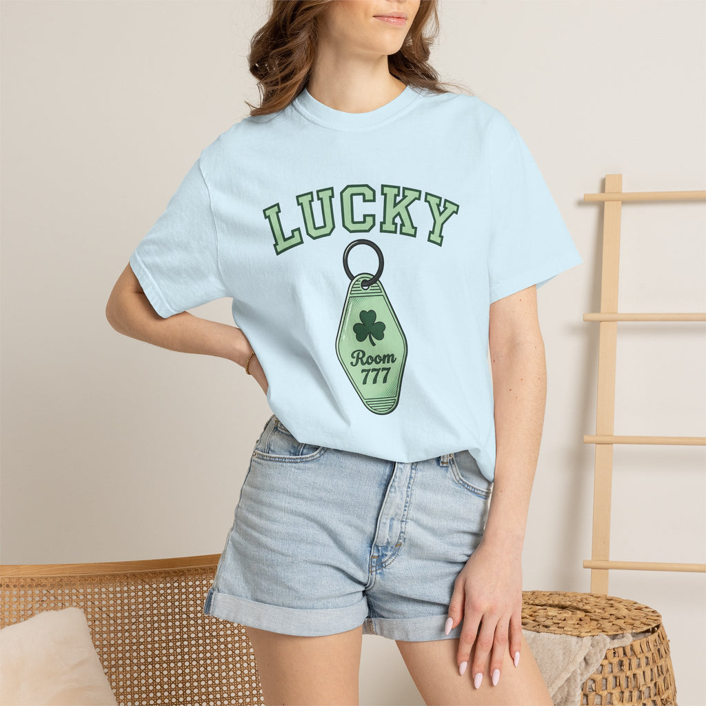 Shamrock Keychain Shirt St Patrick's Day Luck Gift Women Bold Graphic Tee Keychain Holder T-Shirt Irish Fan Graphic Design Lucky Graphic