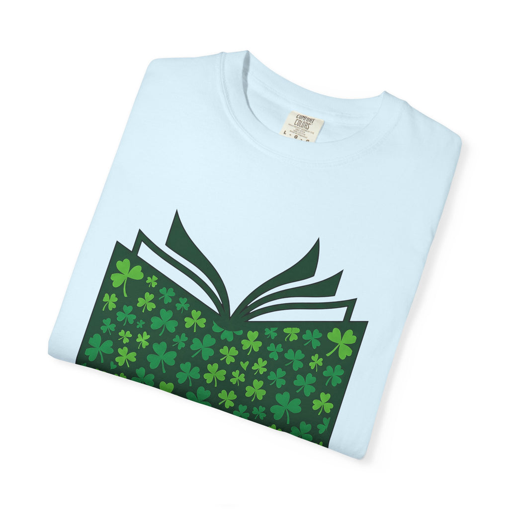 Lucky Shamrock Book Shirt St Patrick's Day Books Gift Women Vintage Tee Book T-Shirt St Patricks Fan Retro Tshirt Literary Graphic Flat