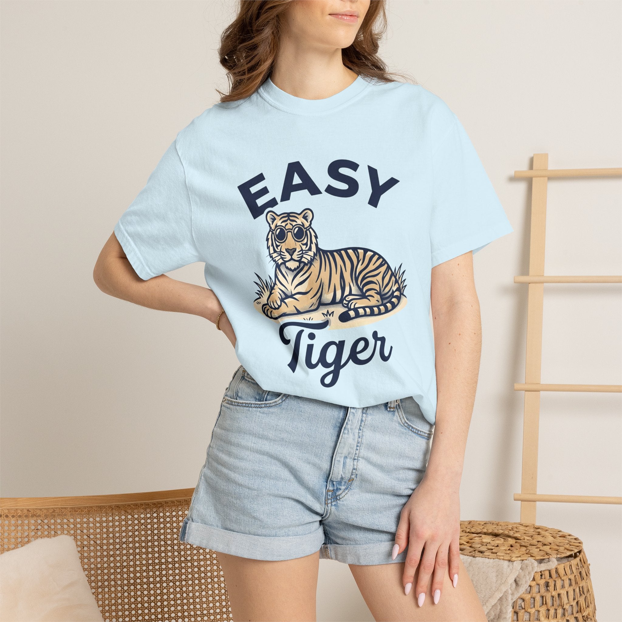 Tiger Sunglasses Shirt Funny Animal Gift Women Vintage Tee Tiger T-Shirt Humor Fan Retro Tshirt Wildlife Graphic Hand Drawn Grass Tshirt