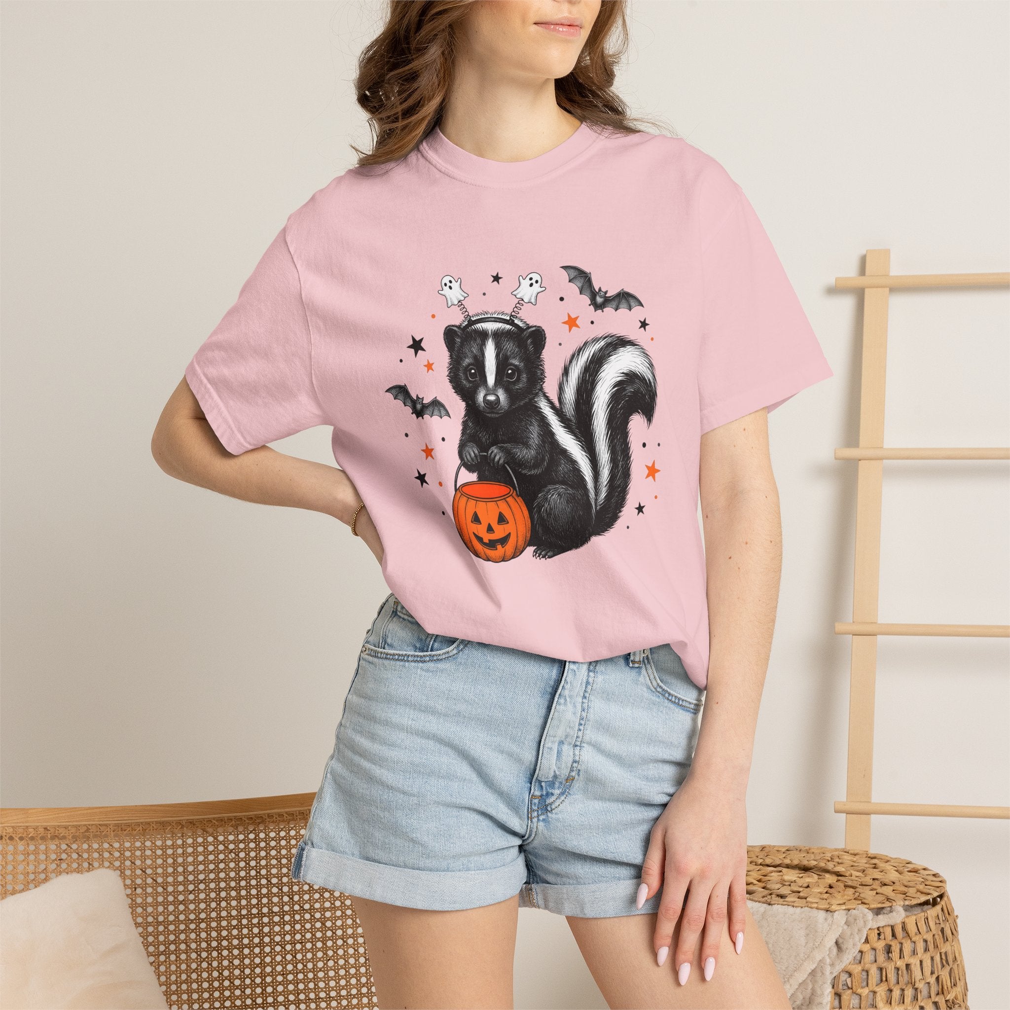 Skunk Spooky Shirt Halloween Animals Seasonal Gift Women Sketch Tee Stink t-shirt Halloween Fan Drawing Graphic Retro Jack O Lantern Tshirt