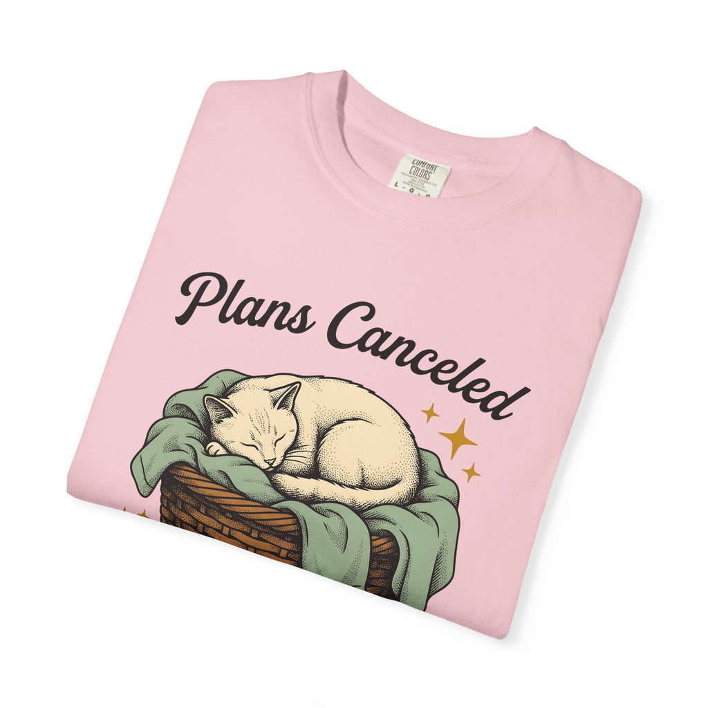Sleeping Cat Shirt Cat Introvert Gift Women Vintage Tee Kitten T-Shirt Feline Fan Retro Tshirt Quiet Graphic Hand Drawn Wicker Basket Tshirt