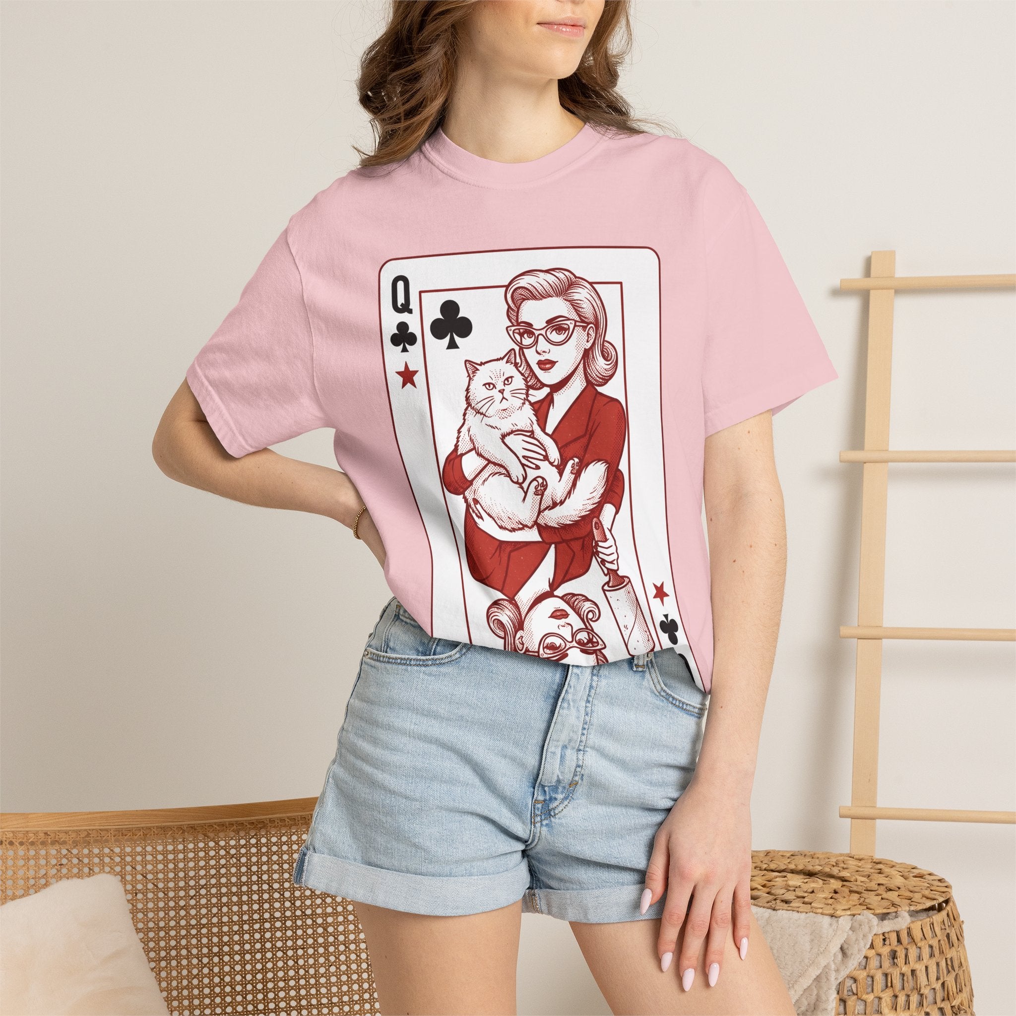Playing Queen Cat Shirt St. Valentine's Day Feline Fan Gift Women Old School Tee Cat Lady T-Shirt Valentine Fan Vintage Tshirt Cat Graphic