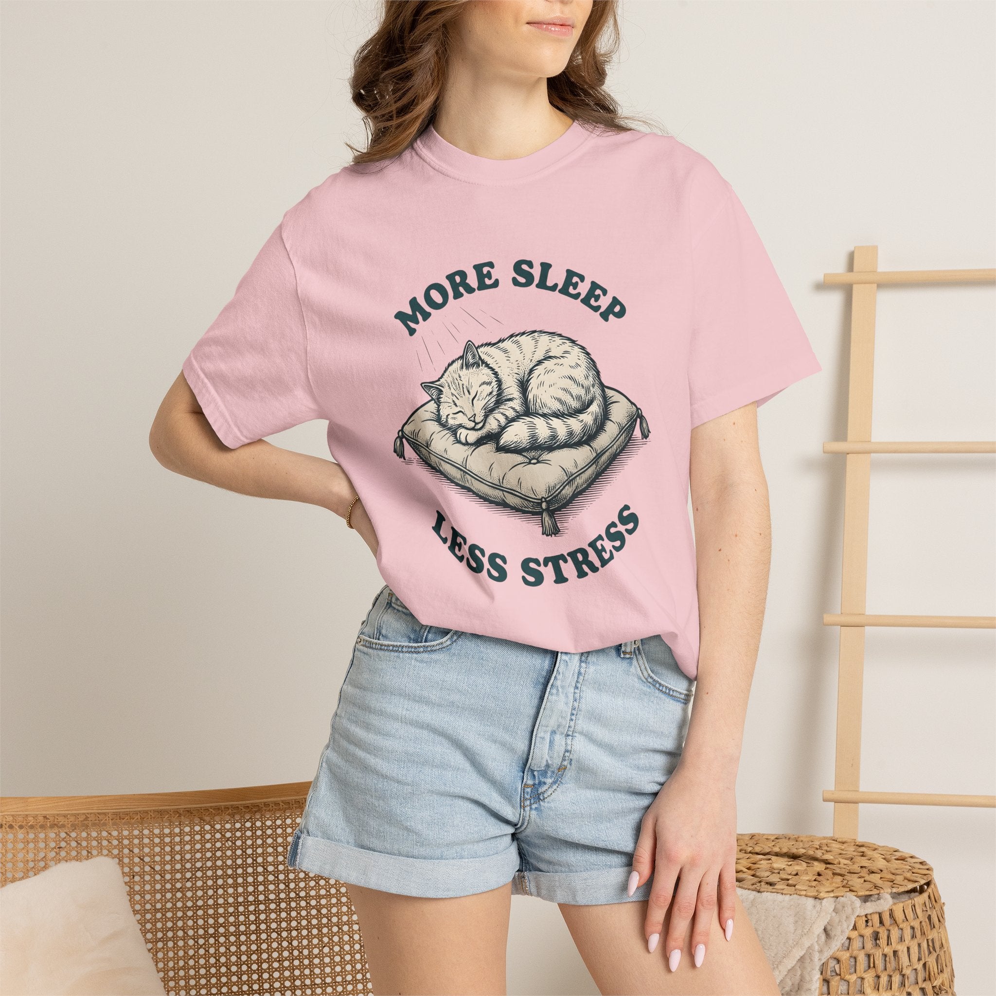 Sleeping Cat Shirt Cat Animal Gift Women Hand Drawn Tee Kitten T-Shirt Cat Fan Illustrated Tshirt Creature Graphic Vintage Pillow Tshirt