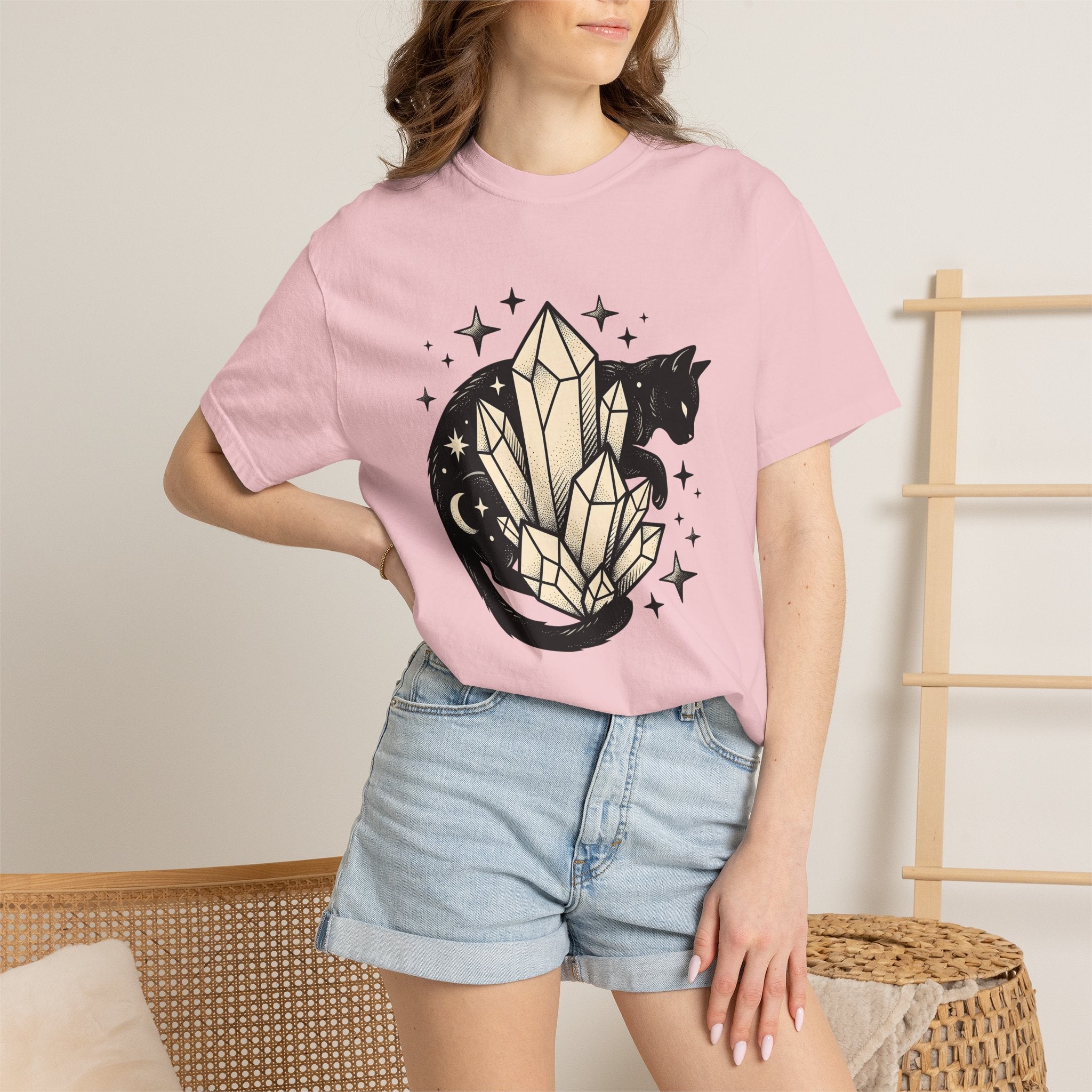 Black Cat Crystal Shirt Cat Alternative Gift Women Witchy Tee Crystal Cat T-Shirt Cat Fan Mystical Tshirt Gothic Graphic Sketch Stars Tshirt