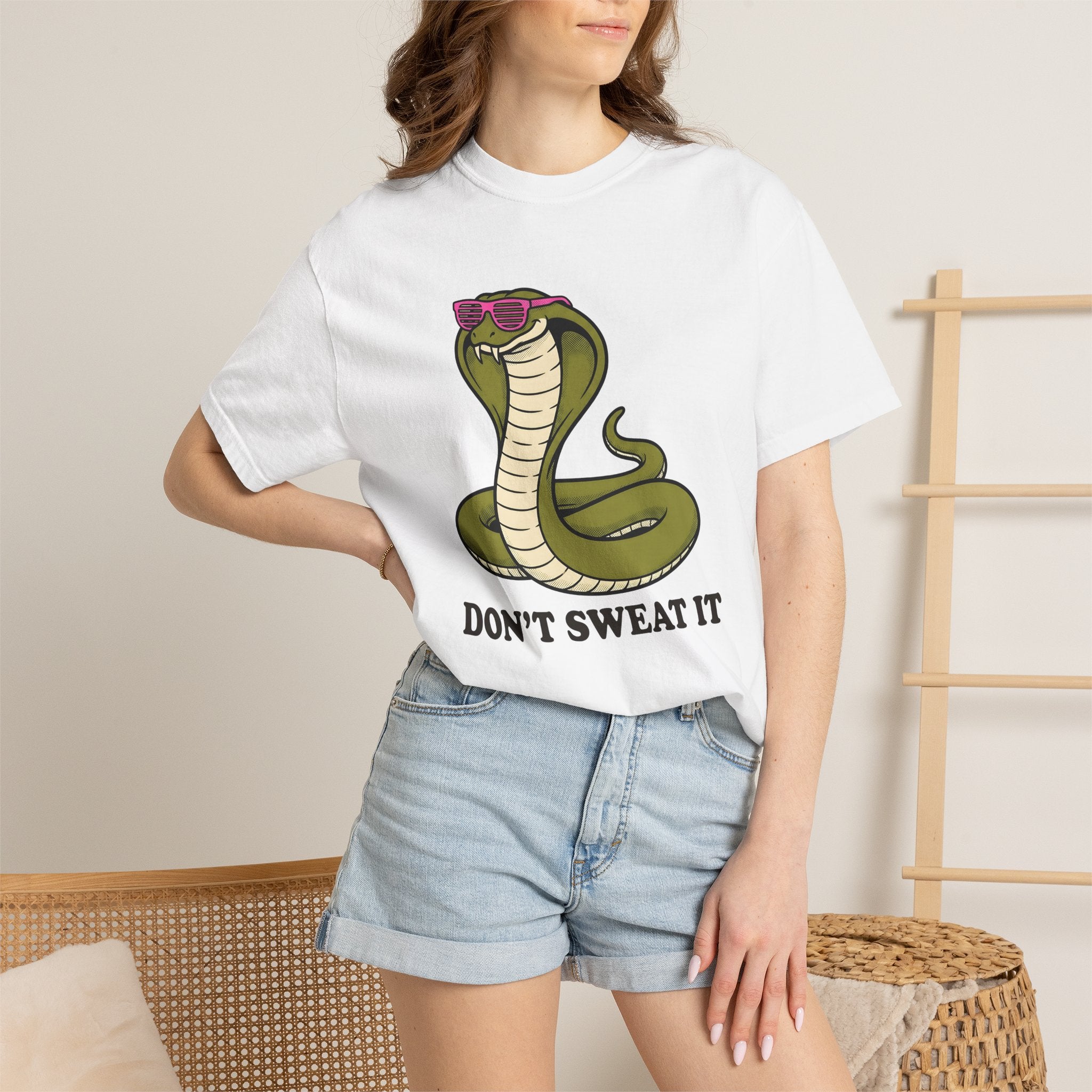 Reptile Sunglasses Shirt Funny Creatures Gift Women Caricature Tee Reptile Shades T-Shirt Comedy Fan Cartoon Tshirt Animal Graphic Old