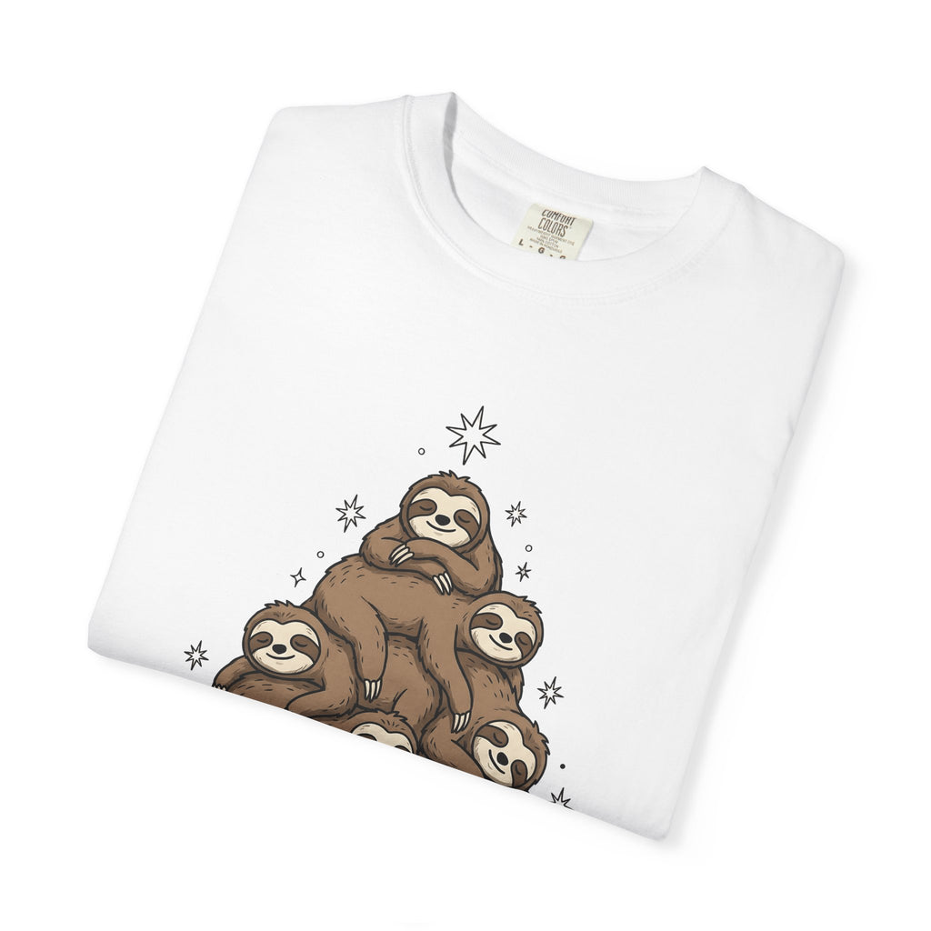 Sloth Tree Shirt Christmas Animal Gift Women Cartoon Tee Tree Sloth T-Shirt Xmas Fan Sloth Cartoon Tshirt Wildlife Graphic Hand Drawn Stars