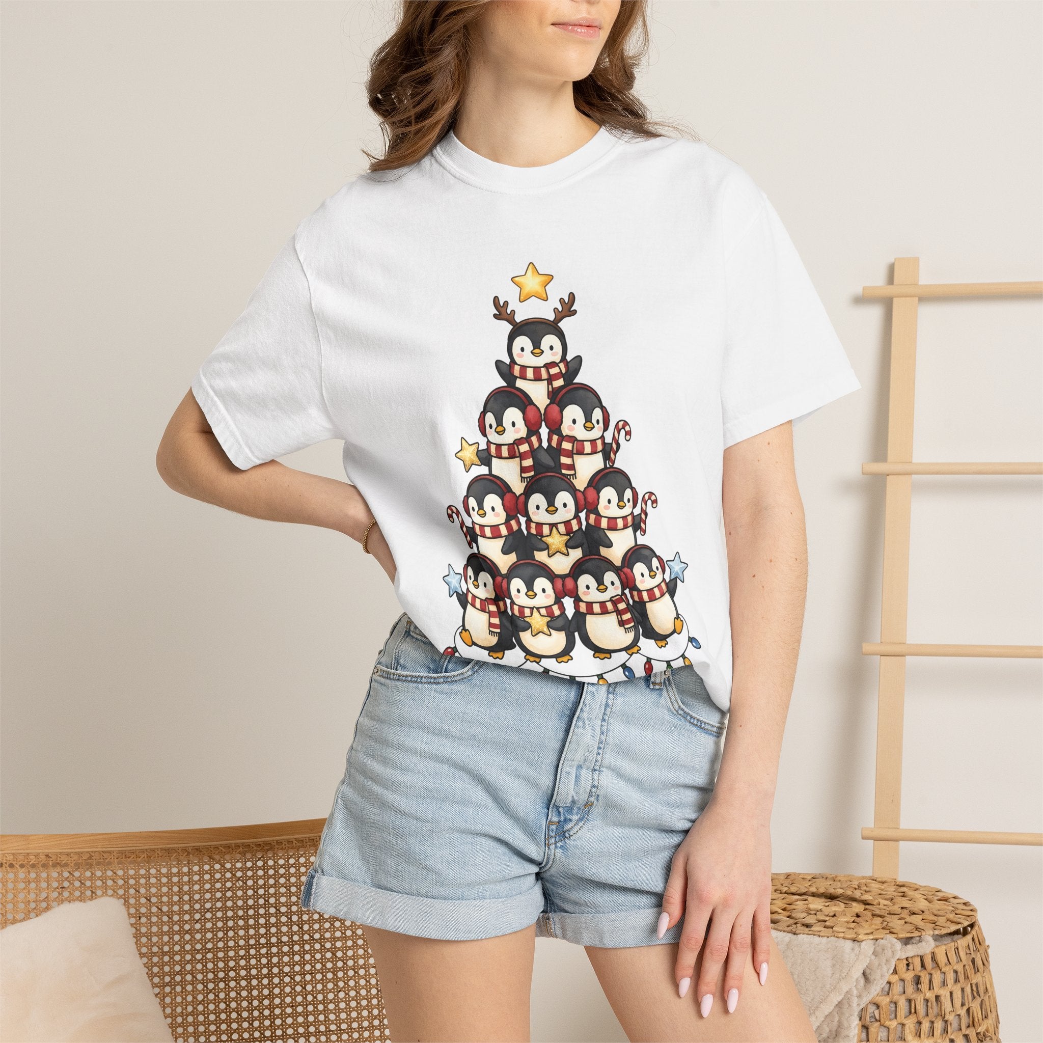 Penguin Tree Shirt Christmas Fauna Gift Women Cartoon Tee Pinguin T-Shirt Christmas Fan Toon Tshirt Wildlife Graphic Gouache Xmas Lights